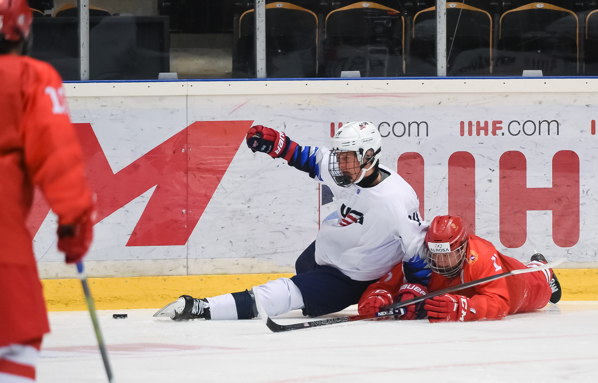 IIHF - USA Outlasts Russia