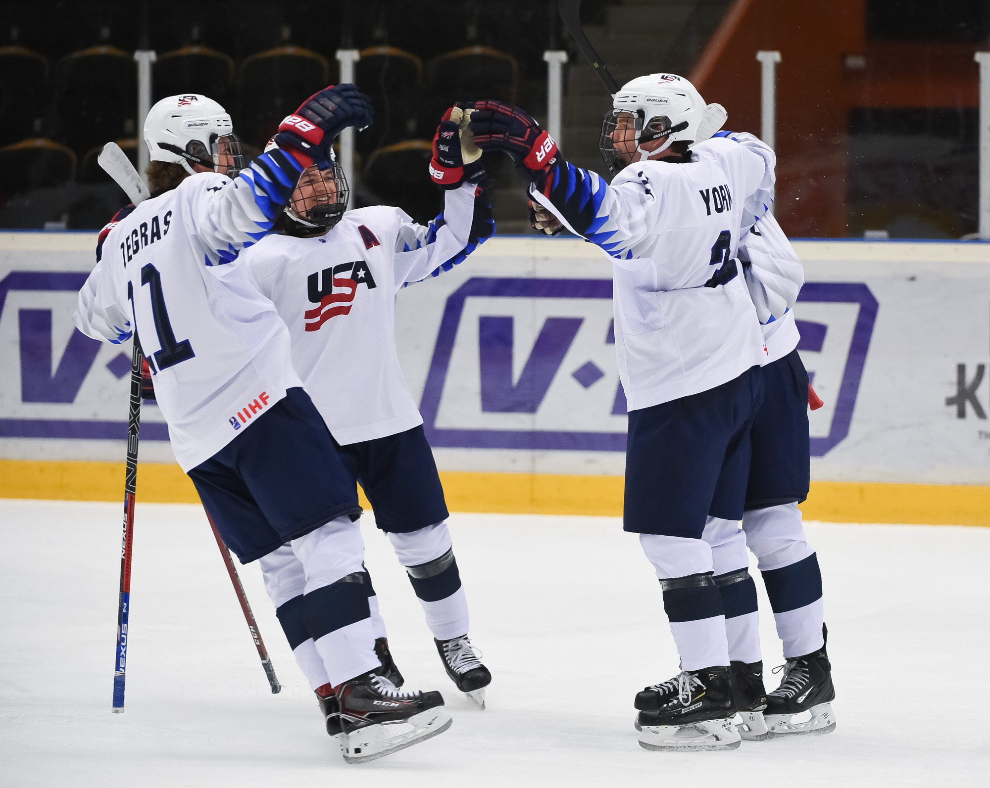 IIHF - USA Outlasts Russia