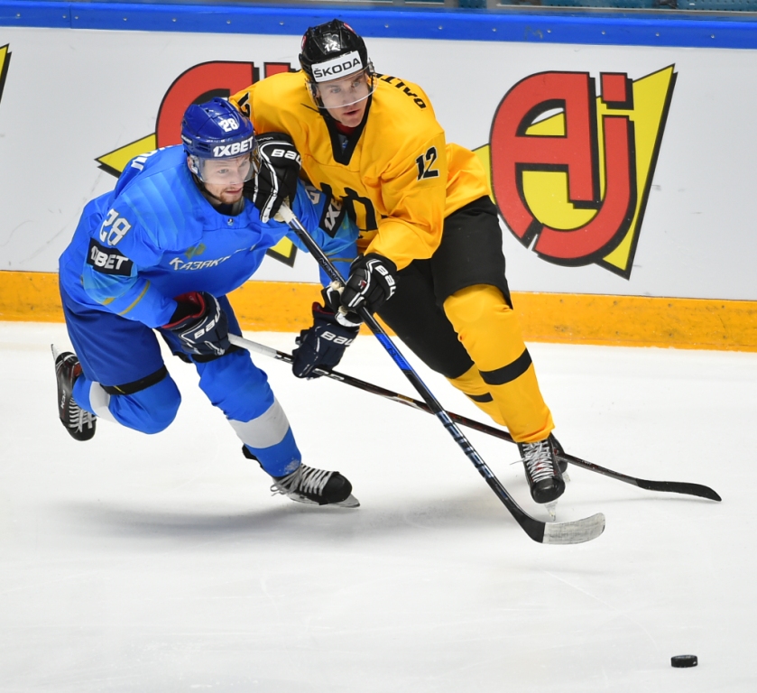 Казахстан хоккей. Чемпионат Литвы по хоккею. IIHF Kazakhstan. Дивизион 1 по хоккею логотип Словения. Хоккей с шайбой амур
