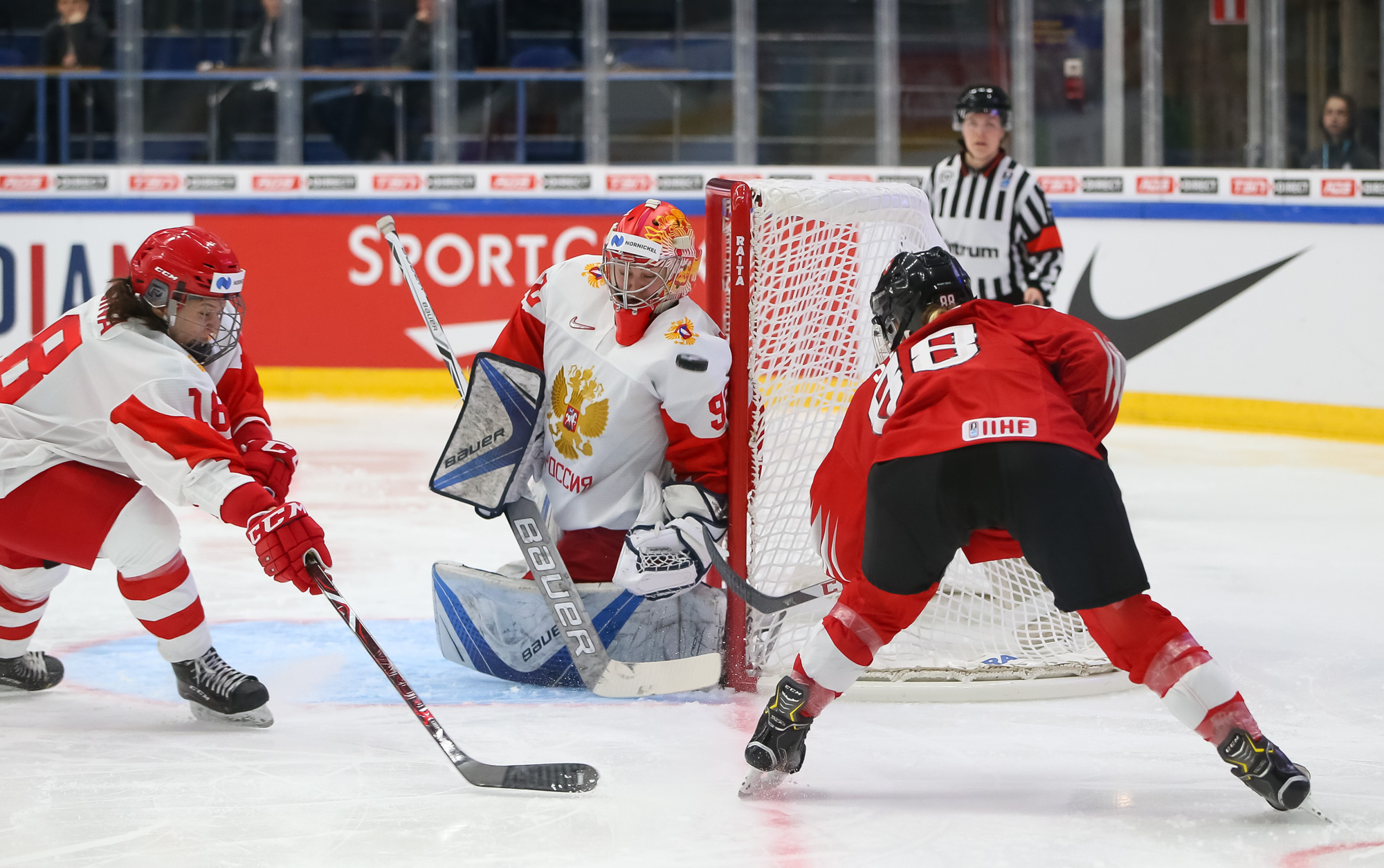 IIHF - Russians Edge Switzerland