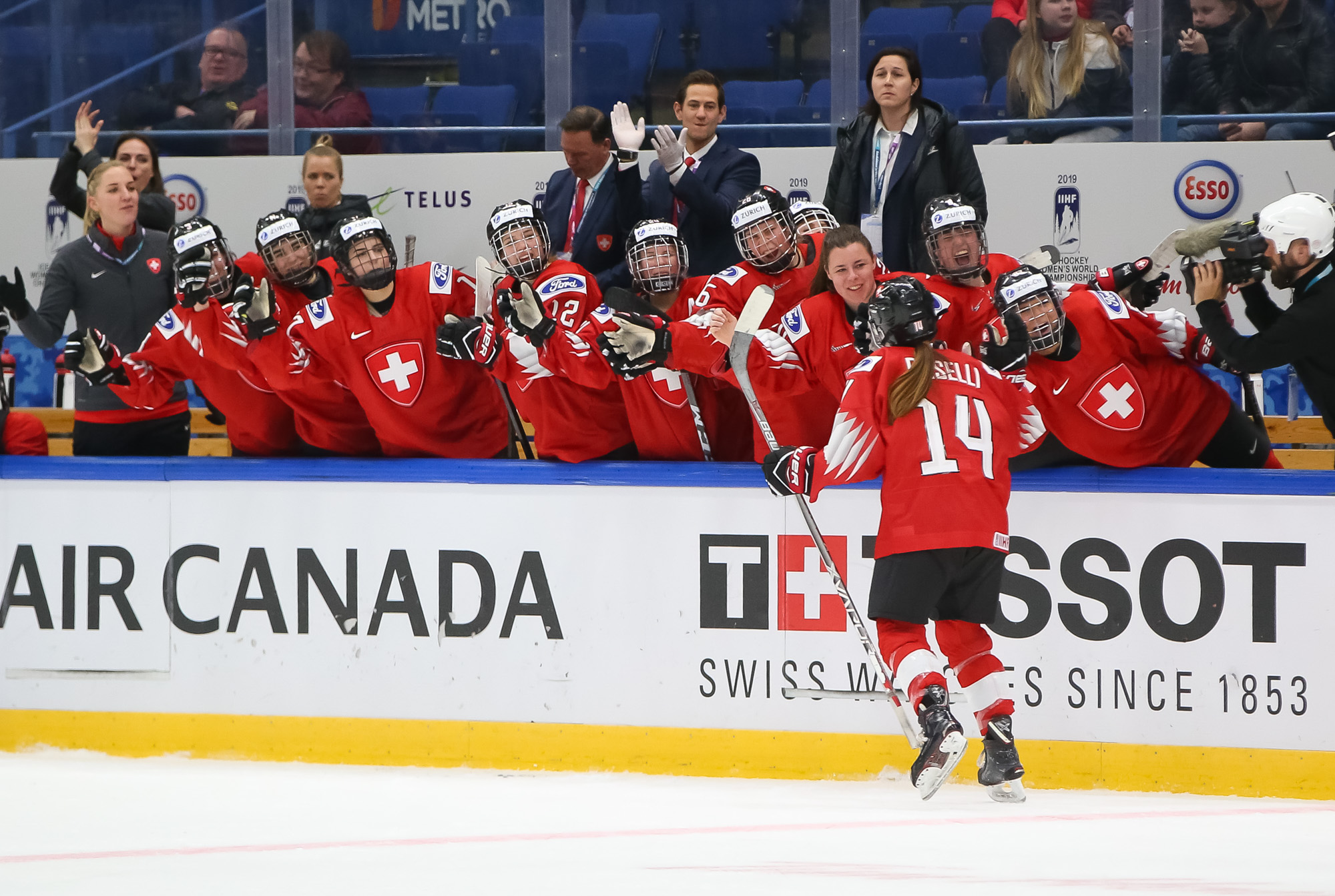 IIHF - Russians Edge Switzerland