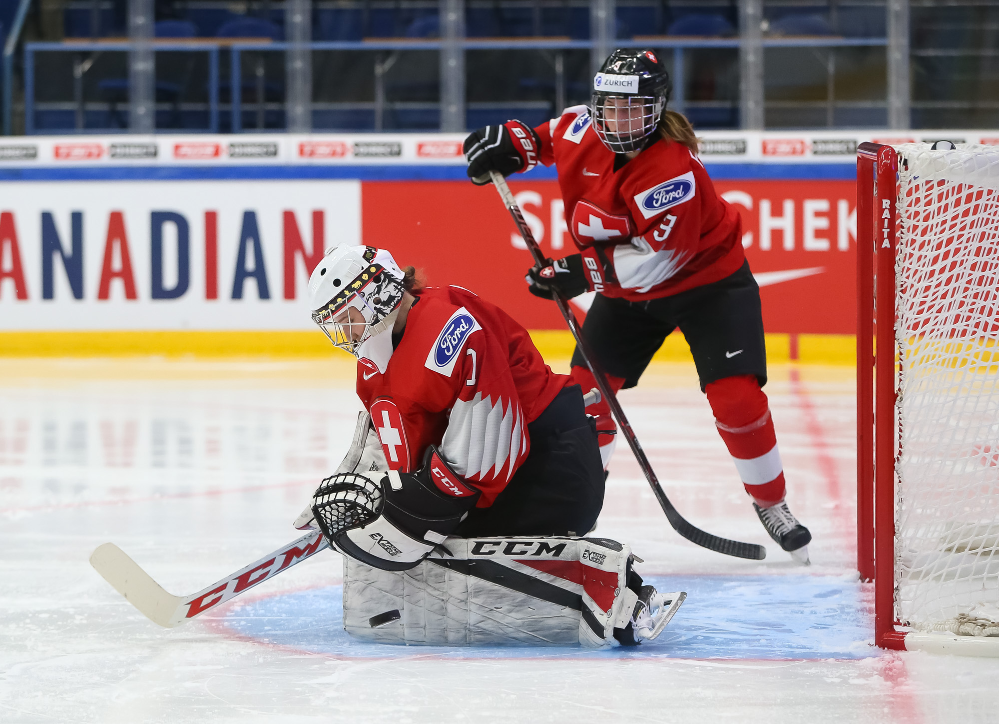 IIHF - Russians Edge Switzerland