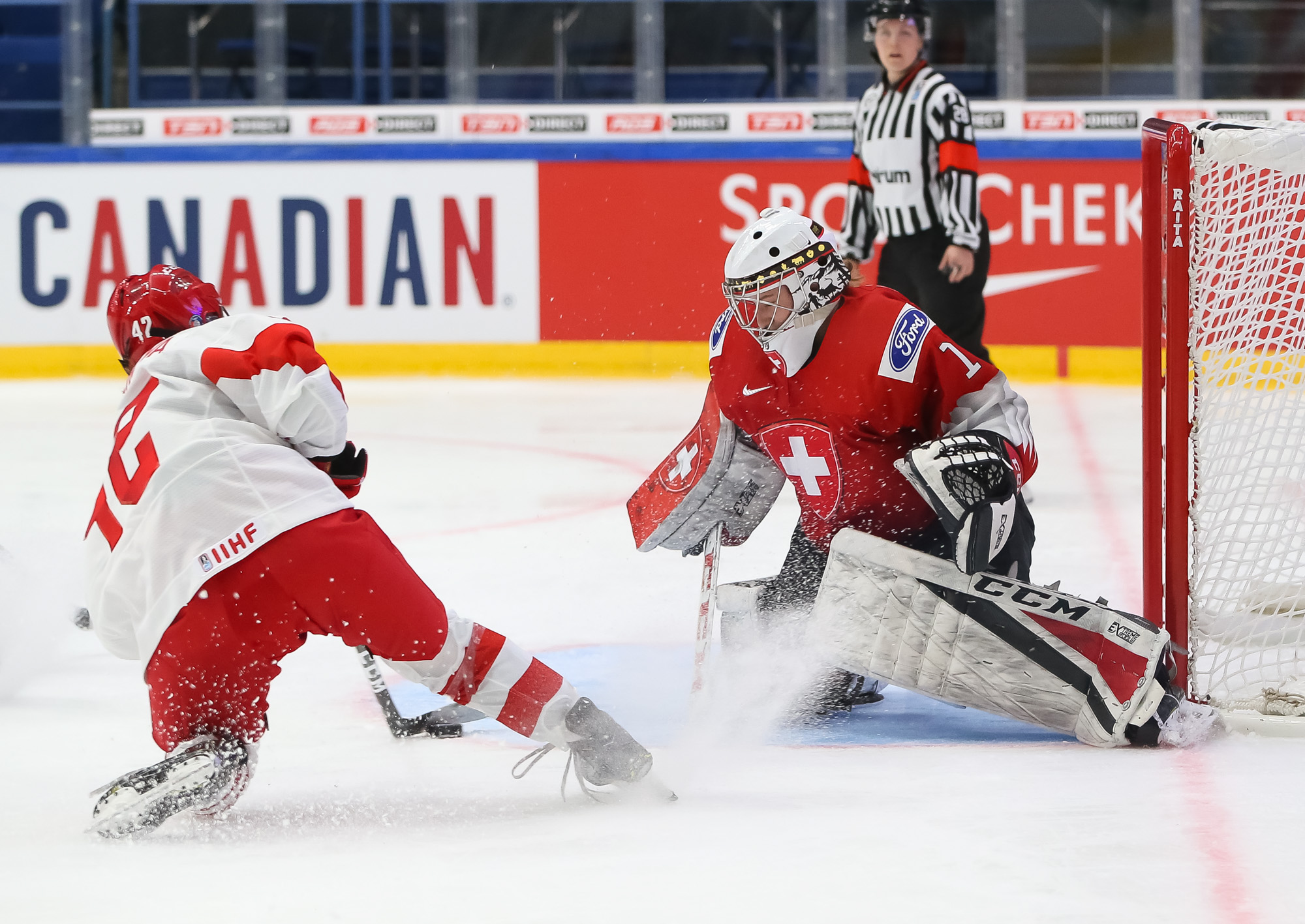 IIHF - Russians Edge Switzerland