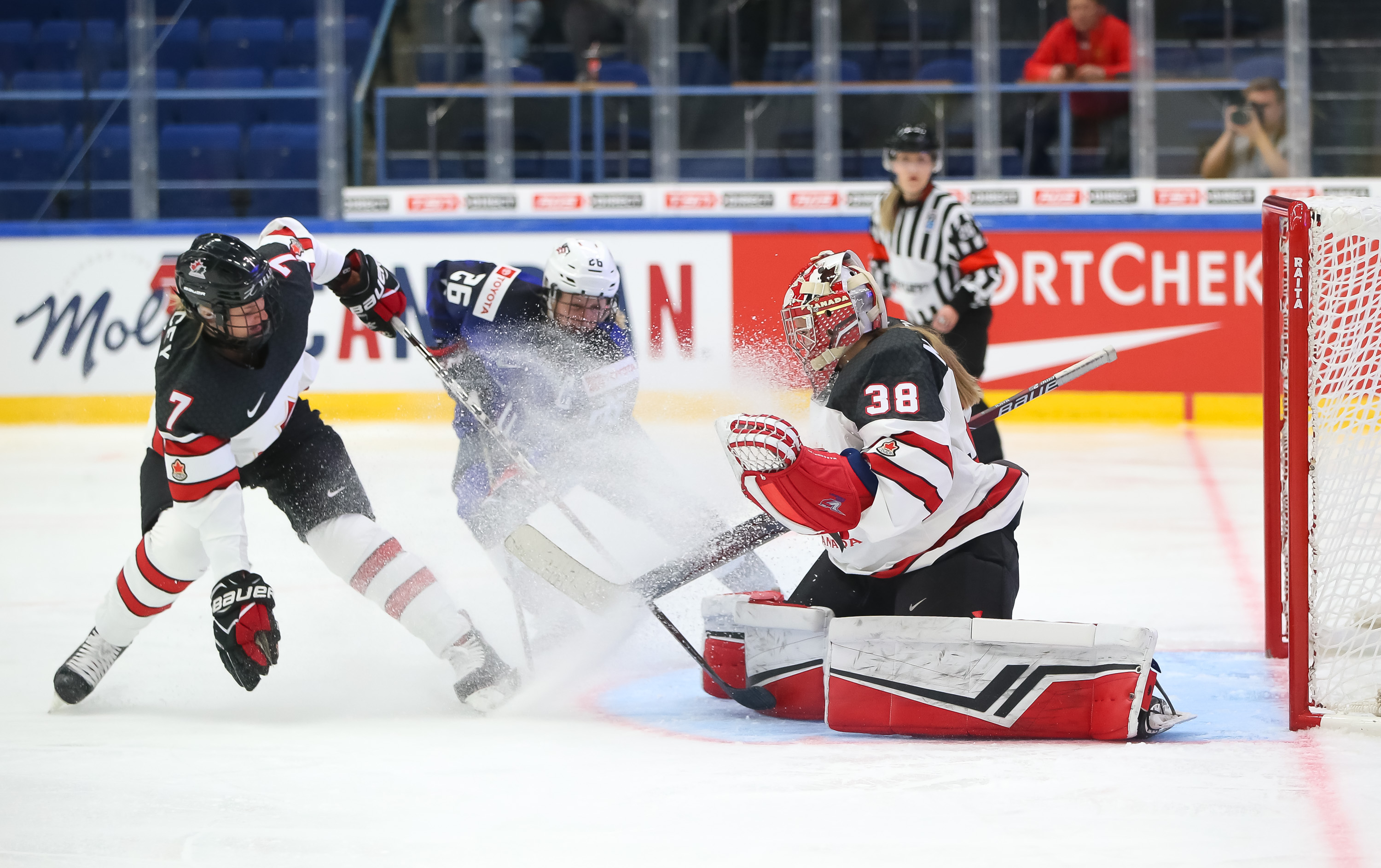 IIHF - U.S. tops Canada