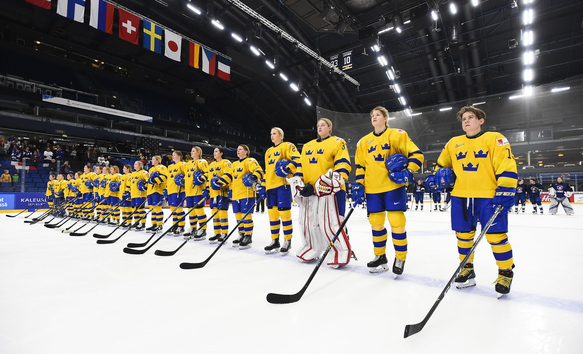 IIHF Sweden squeezes past France
