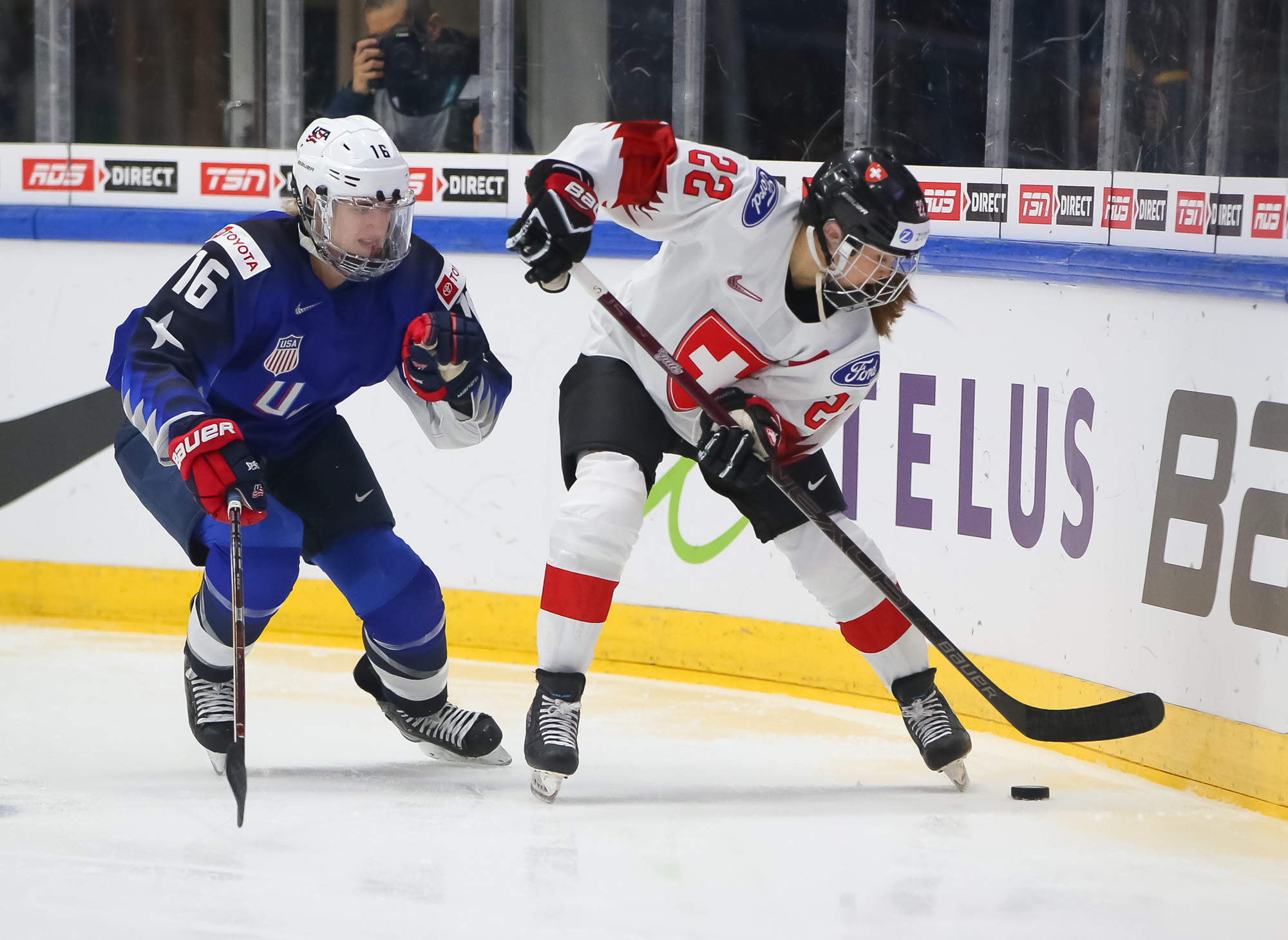 Simona's Corner of Dreams: North American vs Swiss/European Ice Hockey