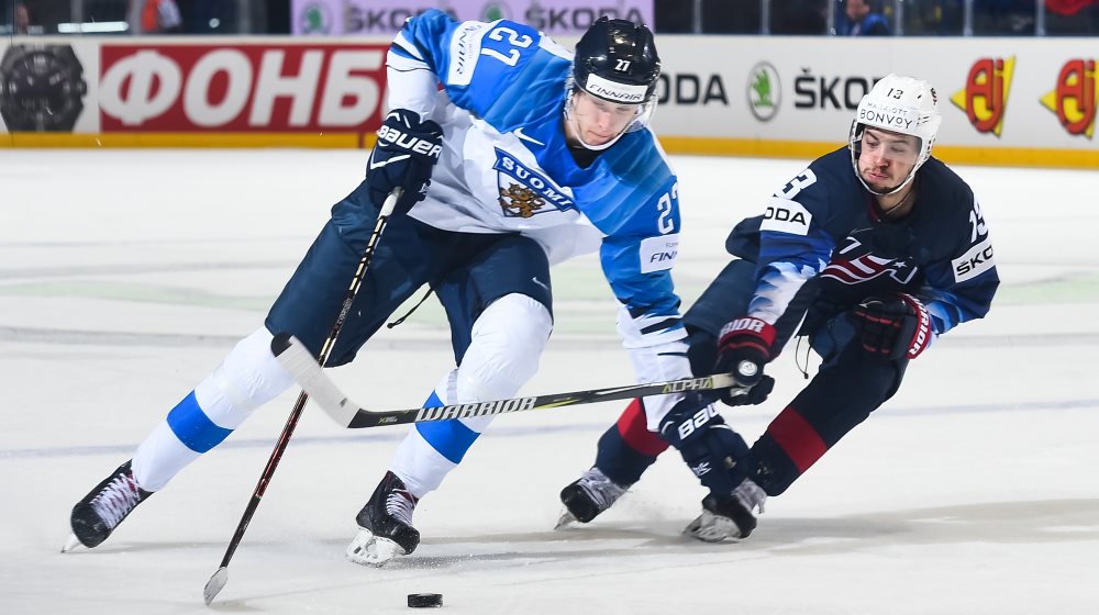 IIHF Luostarinen leaves with injury