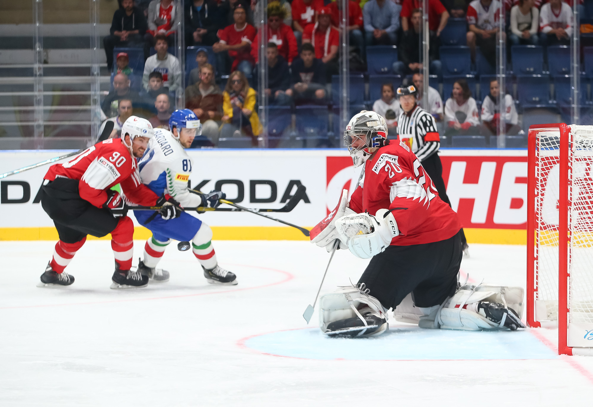 IIHF - Swiss demolish Italy