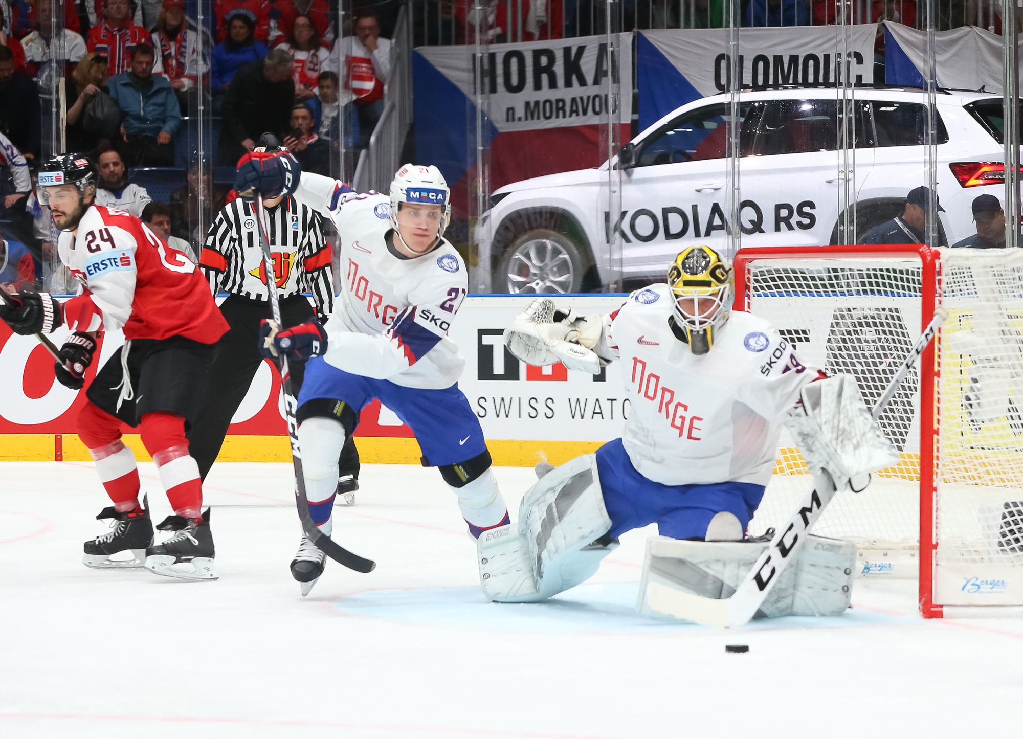 IIHF Norwegians earn first win