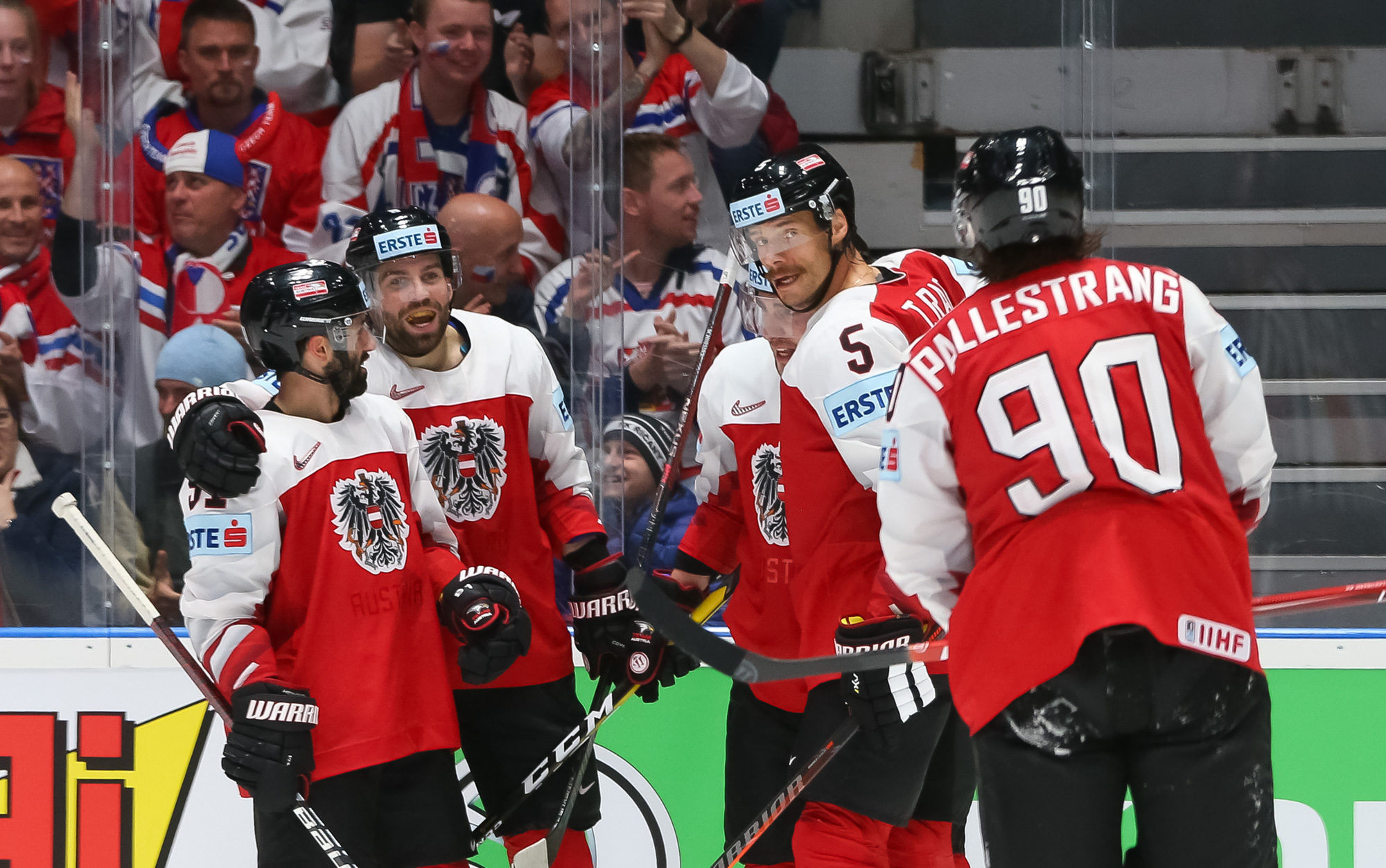 IIHF Norwegians earn first win