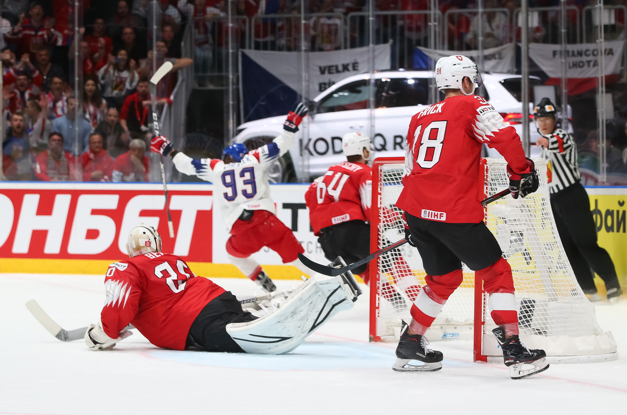 IIHF - El Nino flying to Bratislava