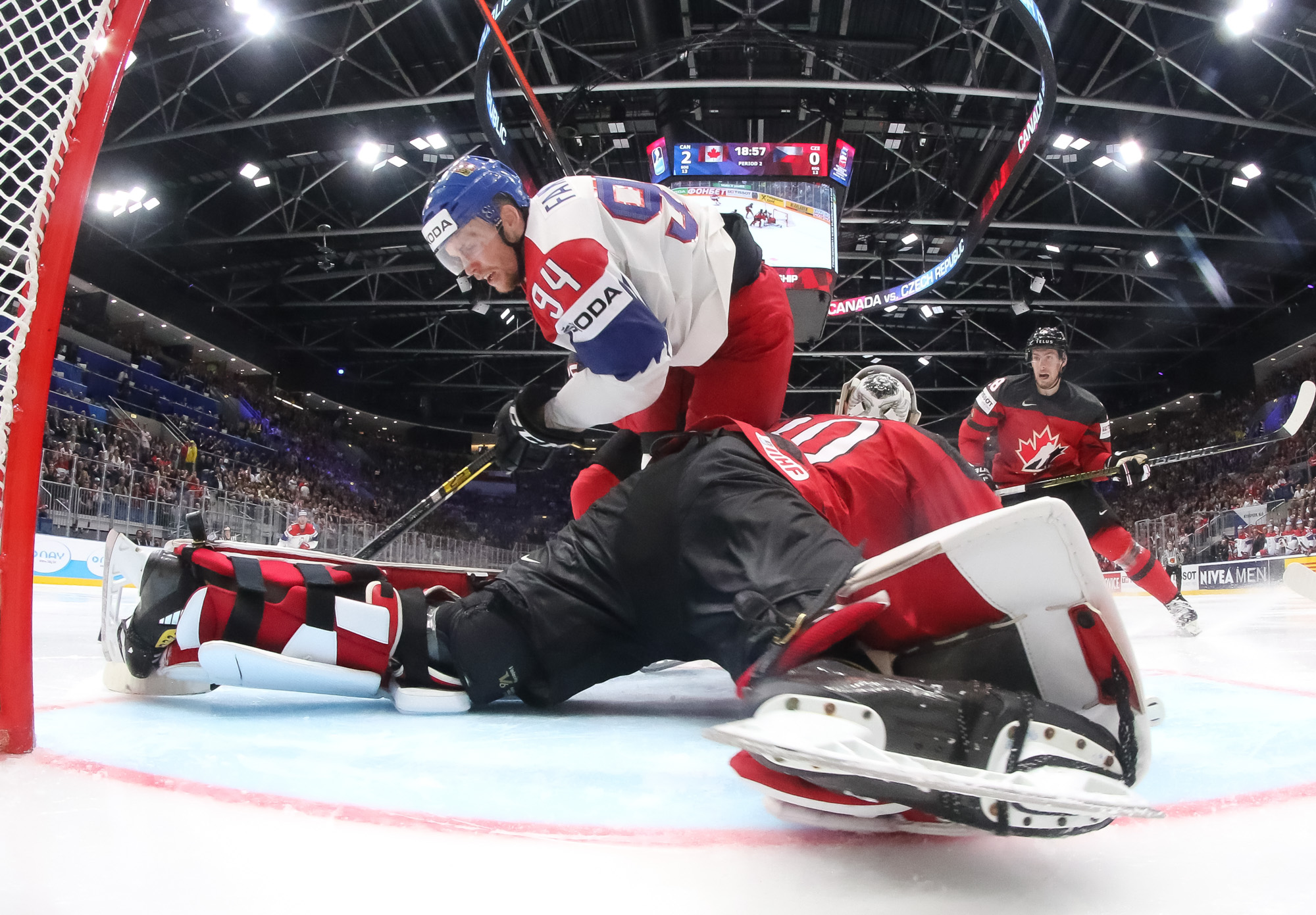 IIHF - Canada Off To Gold