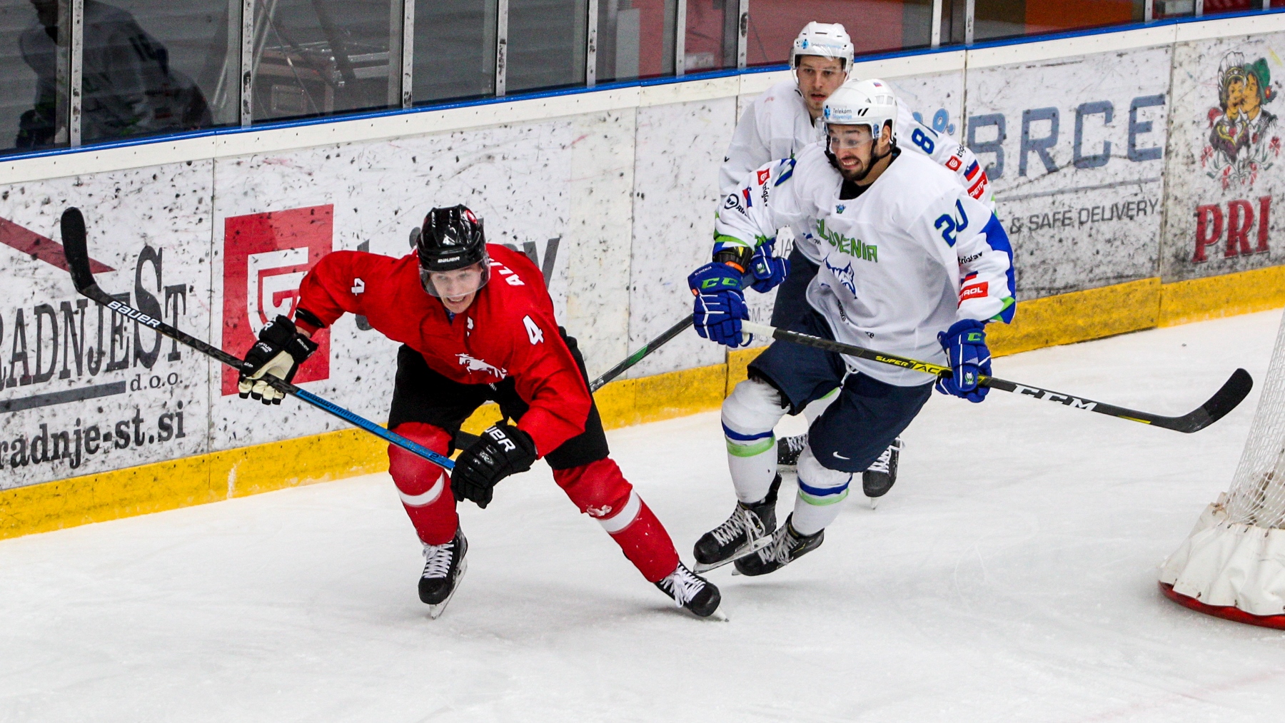 IIHF - Slovenes score high