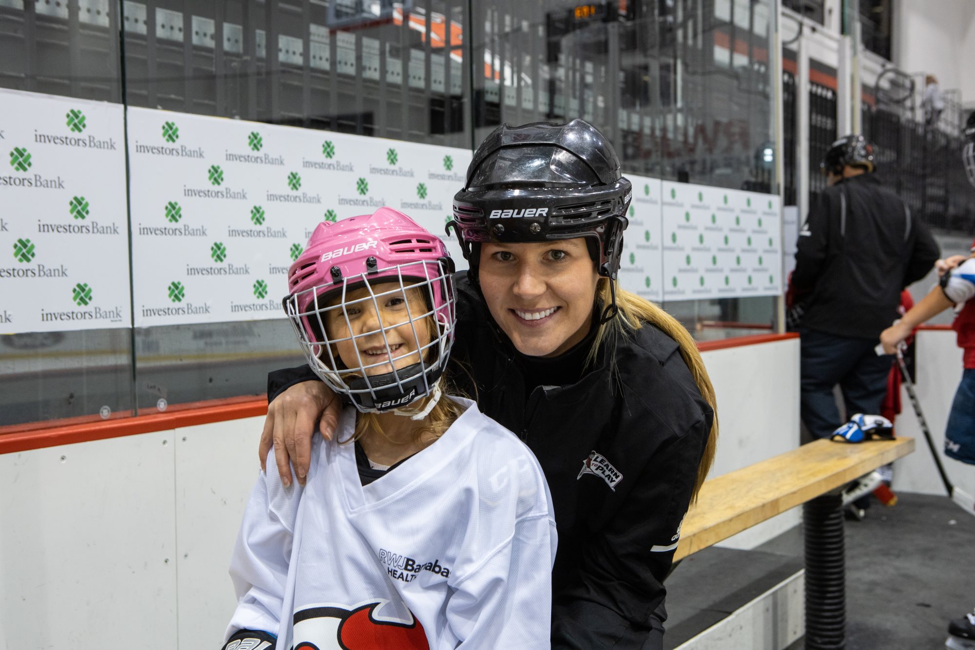 Hockey agent. Gha хоккейное агентство. Анджела Джеймс хоккей фото.