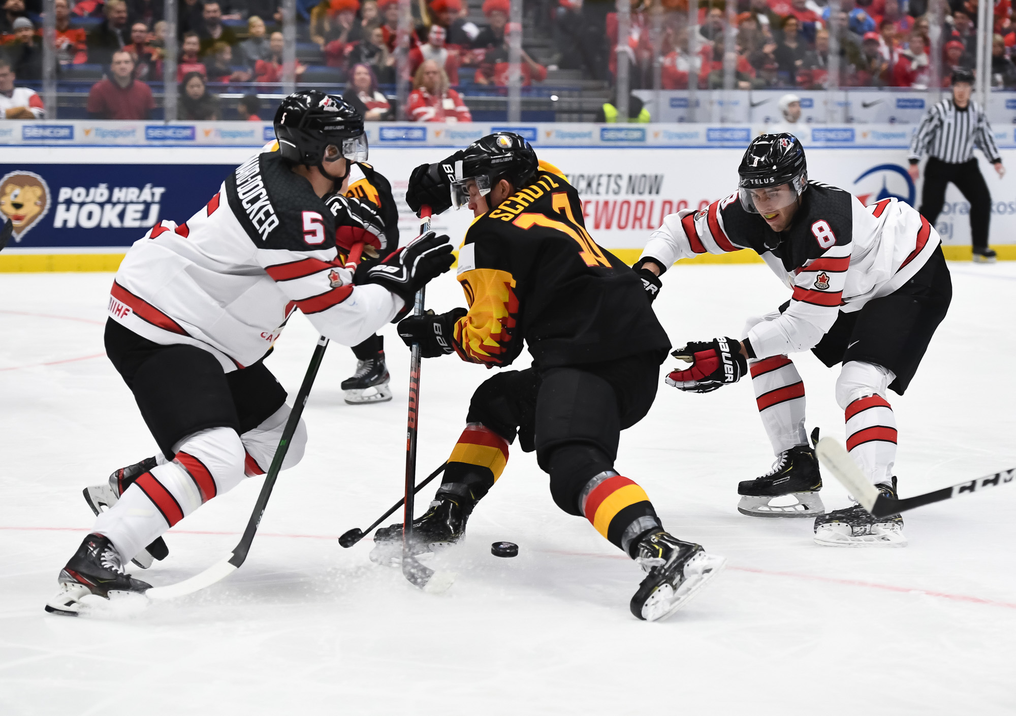 Hockey germany. Хоккей Чемпионат мира Канада Германия 2021. Канада-Швеция хоккей молодежный Чемпионат мира 2021. Хоккей юниорский Чемпионат мира 2021. МЧМ по хоккею Германия 2020.