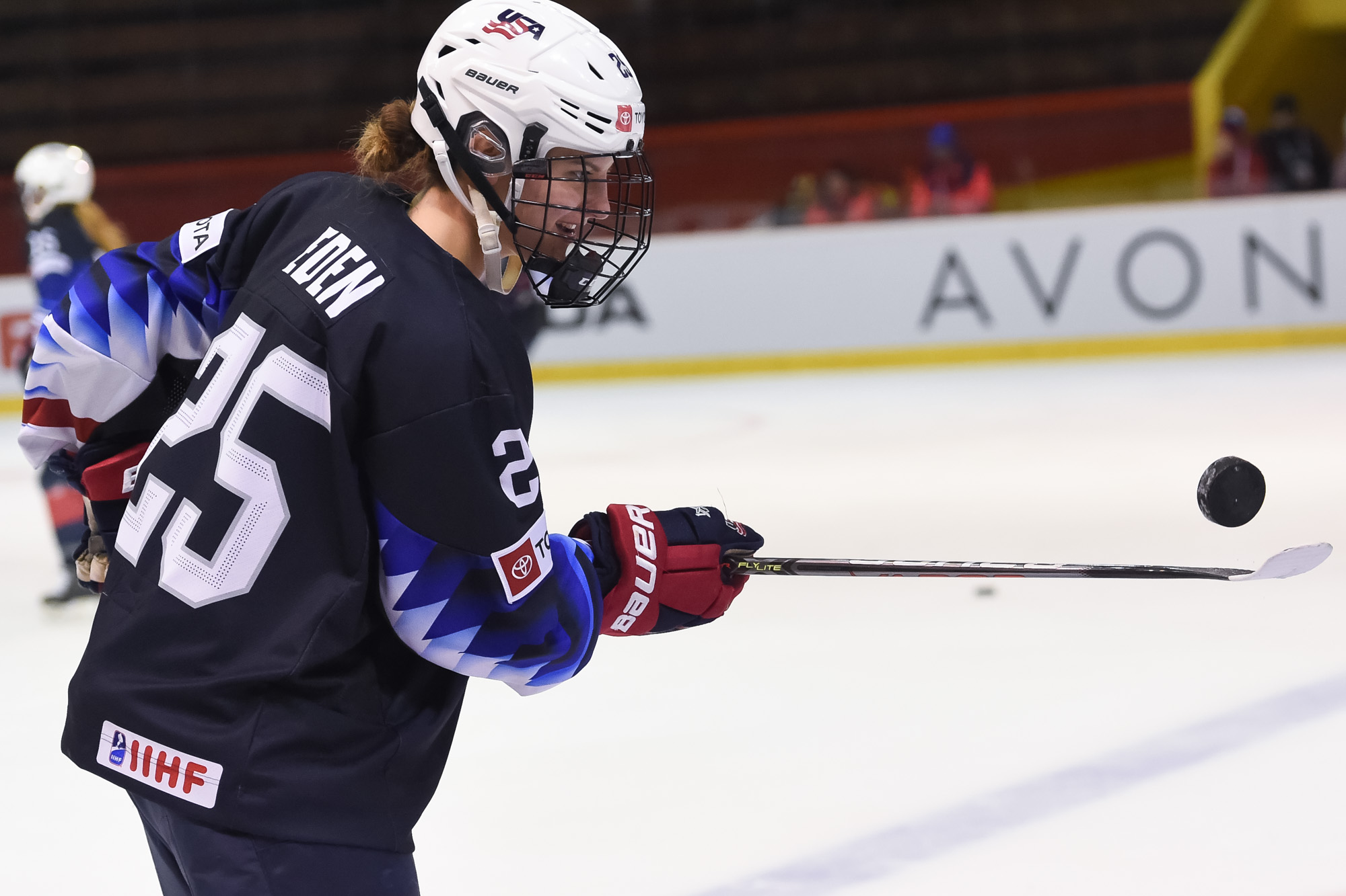 IIHF Huber's late goal gives Americans a win