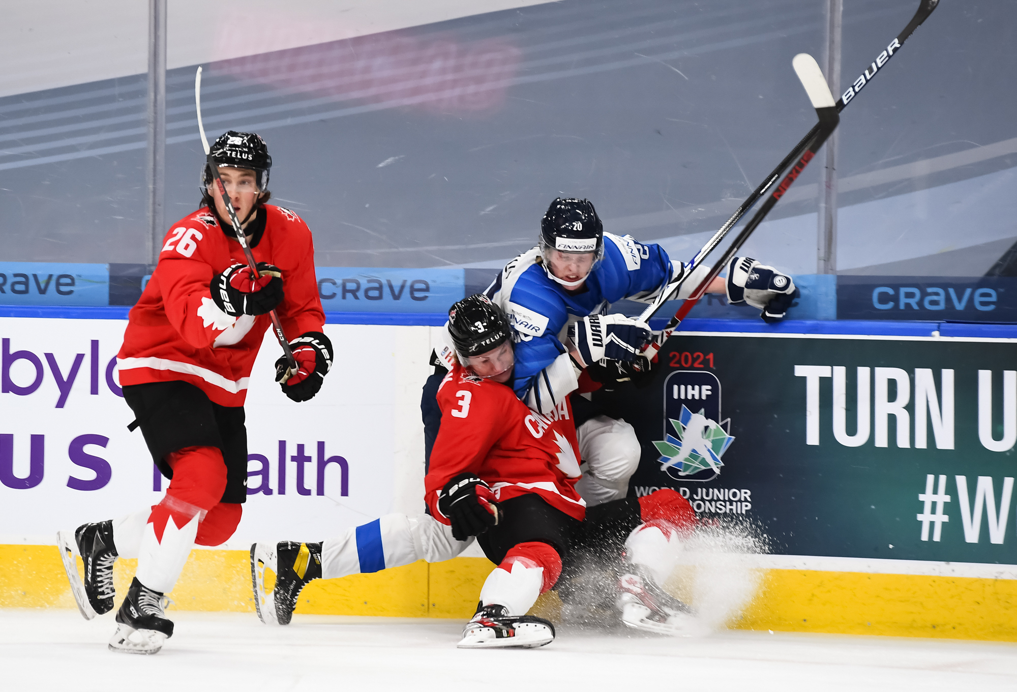 IIHF - Canada overwhelms Finland