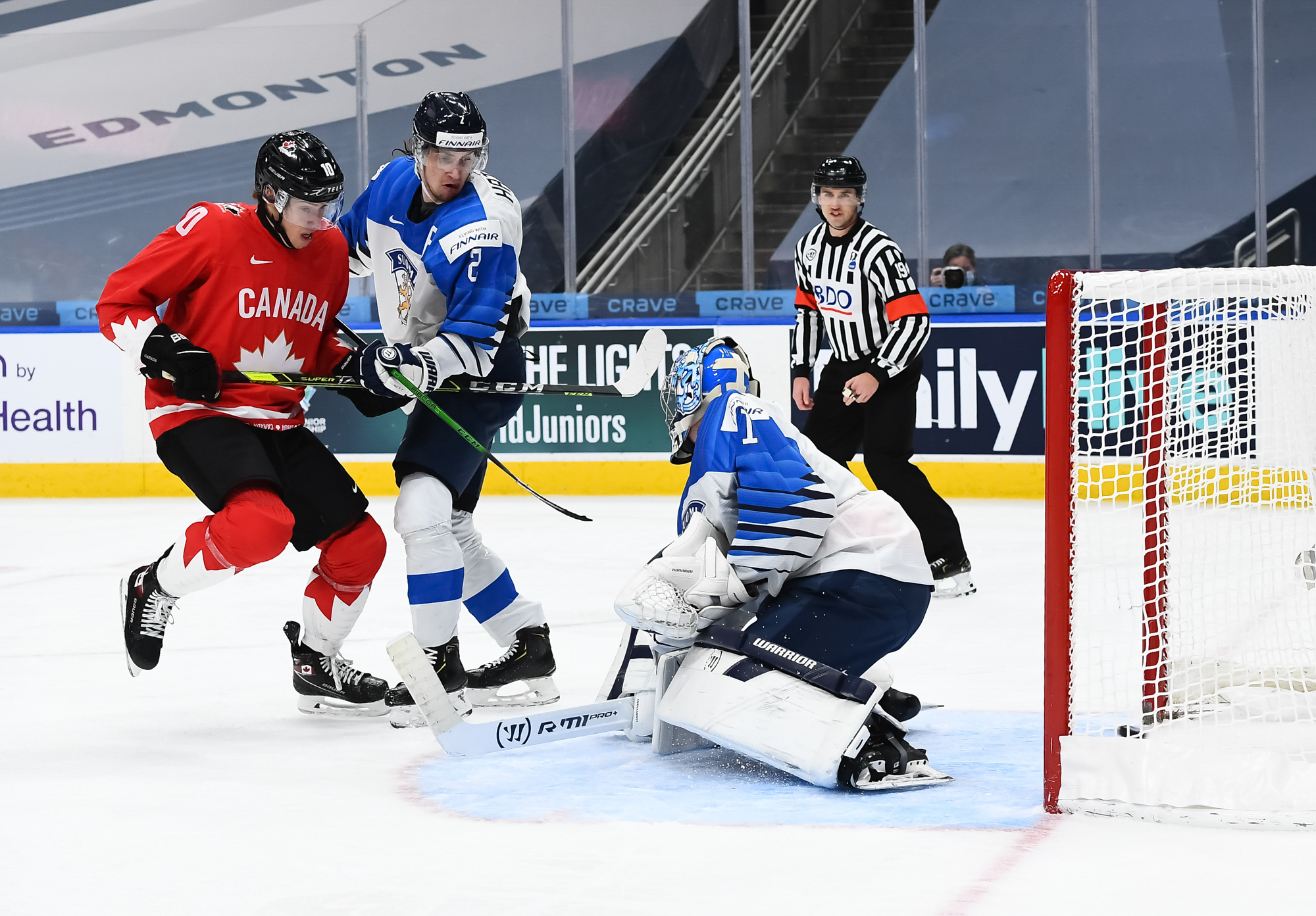 IIHF - Canada overwhelms Finland