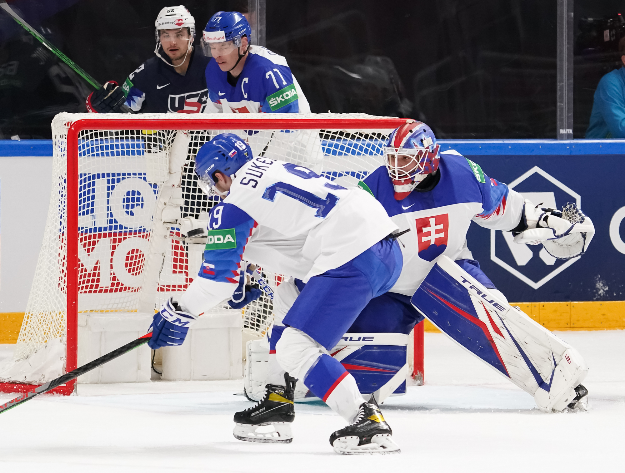 IIHF U.S. tops Slovakia to make semifinals