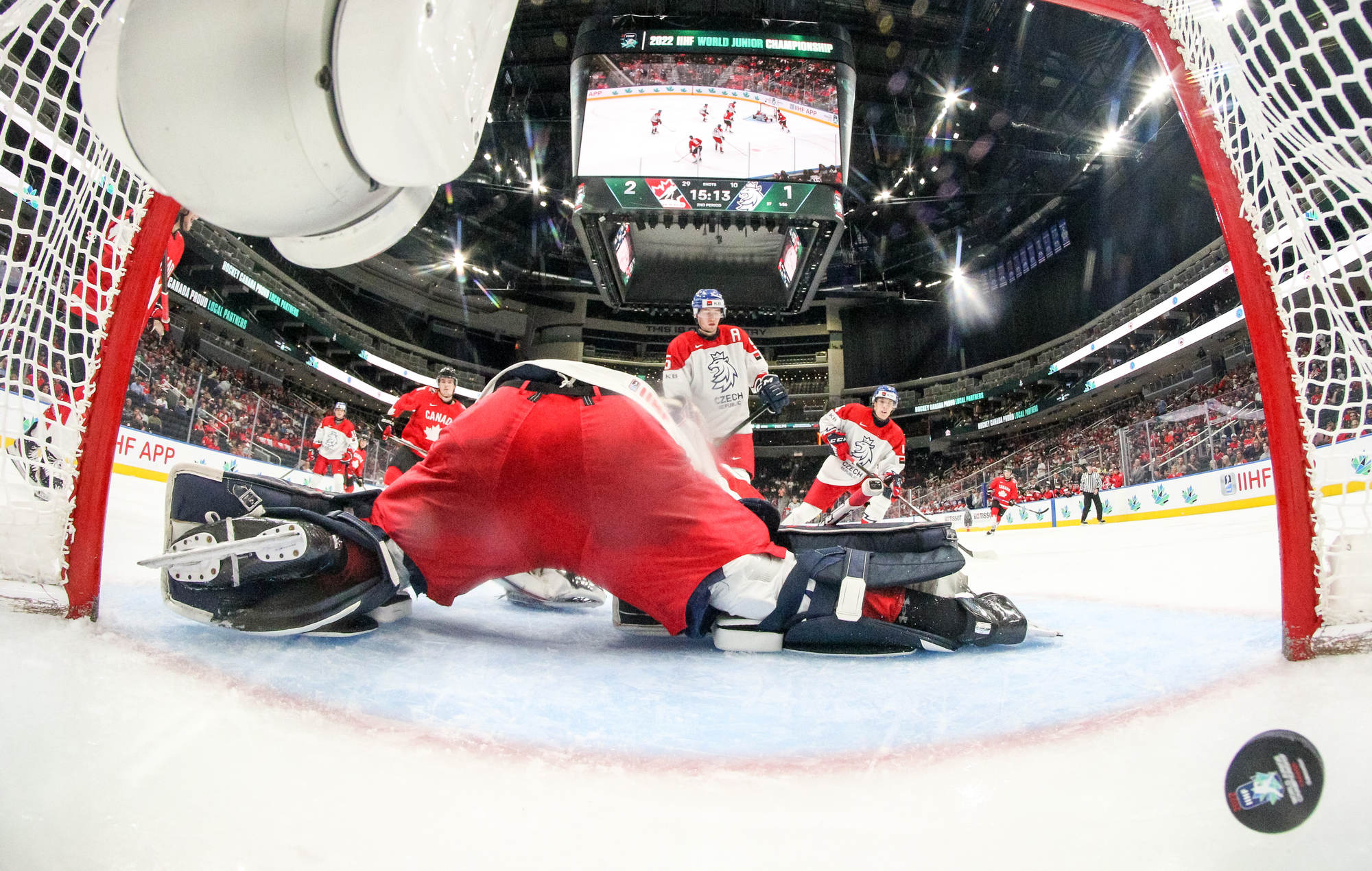 IIHF - Canada Overwhelms Czechia