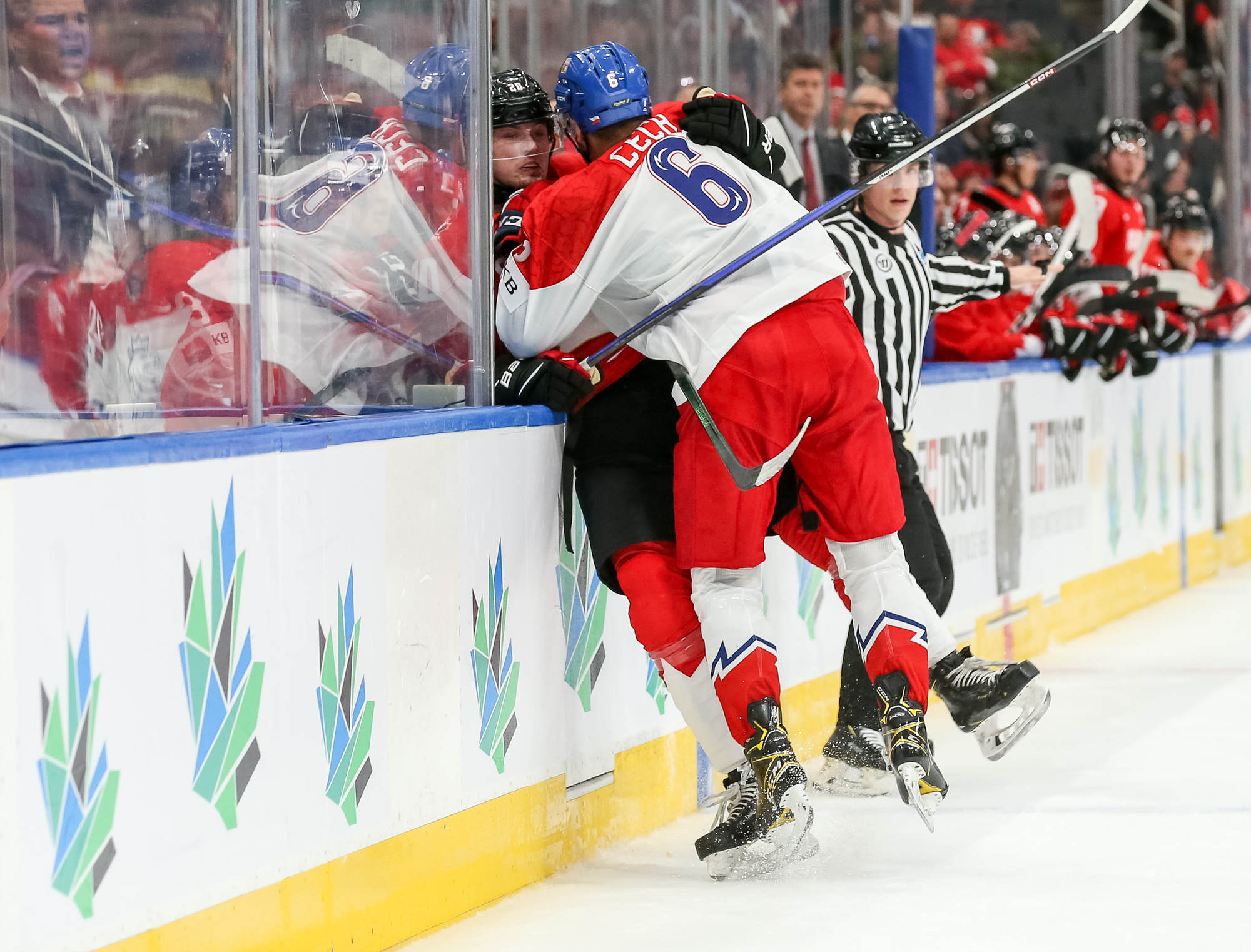 IIHF Canada overwhelms Czechia