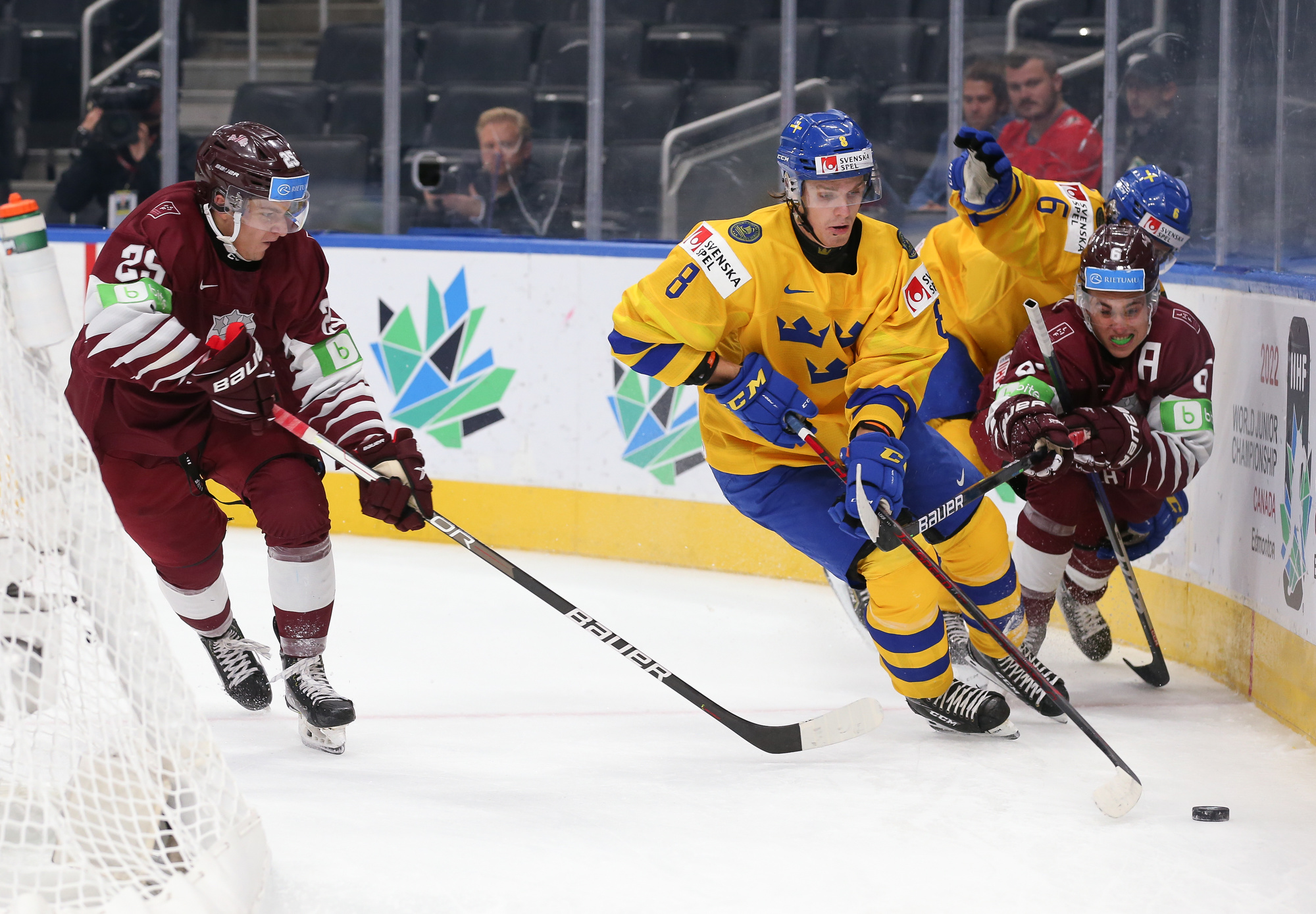 Iihf Swedes Edge Latvia For Sf Spot