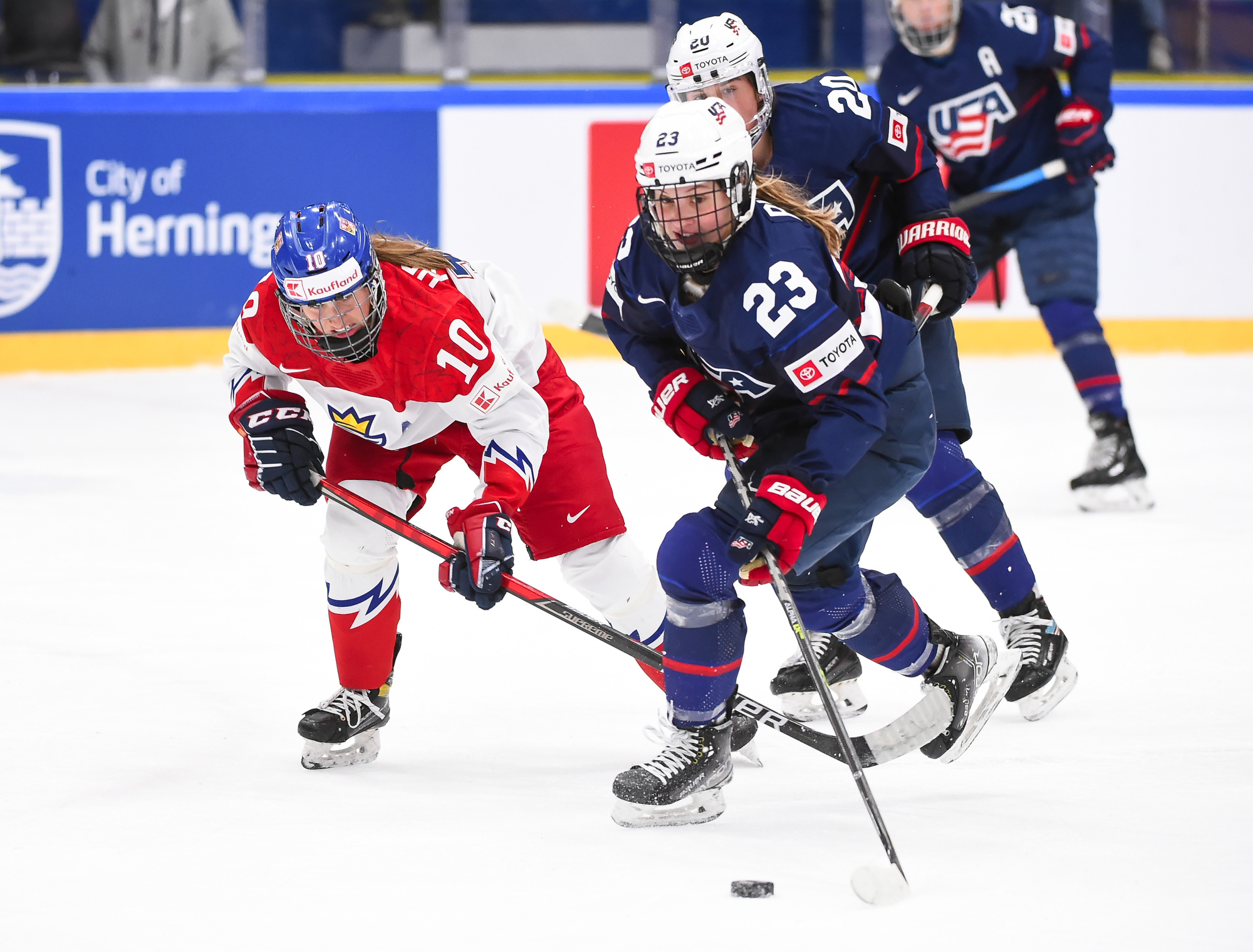 IIHF Americans roll into gold medal game