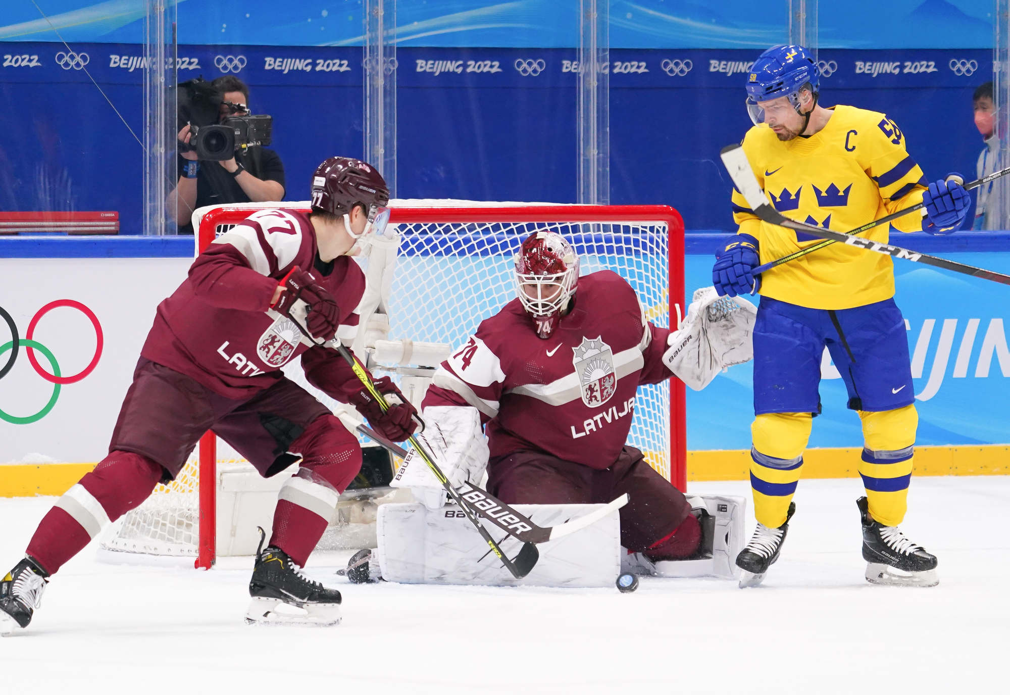 Матч хоккея швеция. Швеция Латвия хоккей. Сборная Швеции по хоккею с шайбой. Швеция 2022. Швеция мужчины.