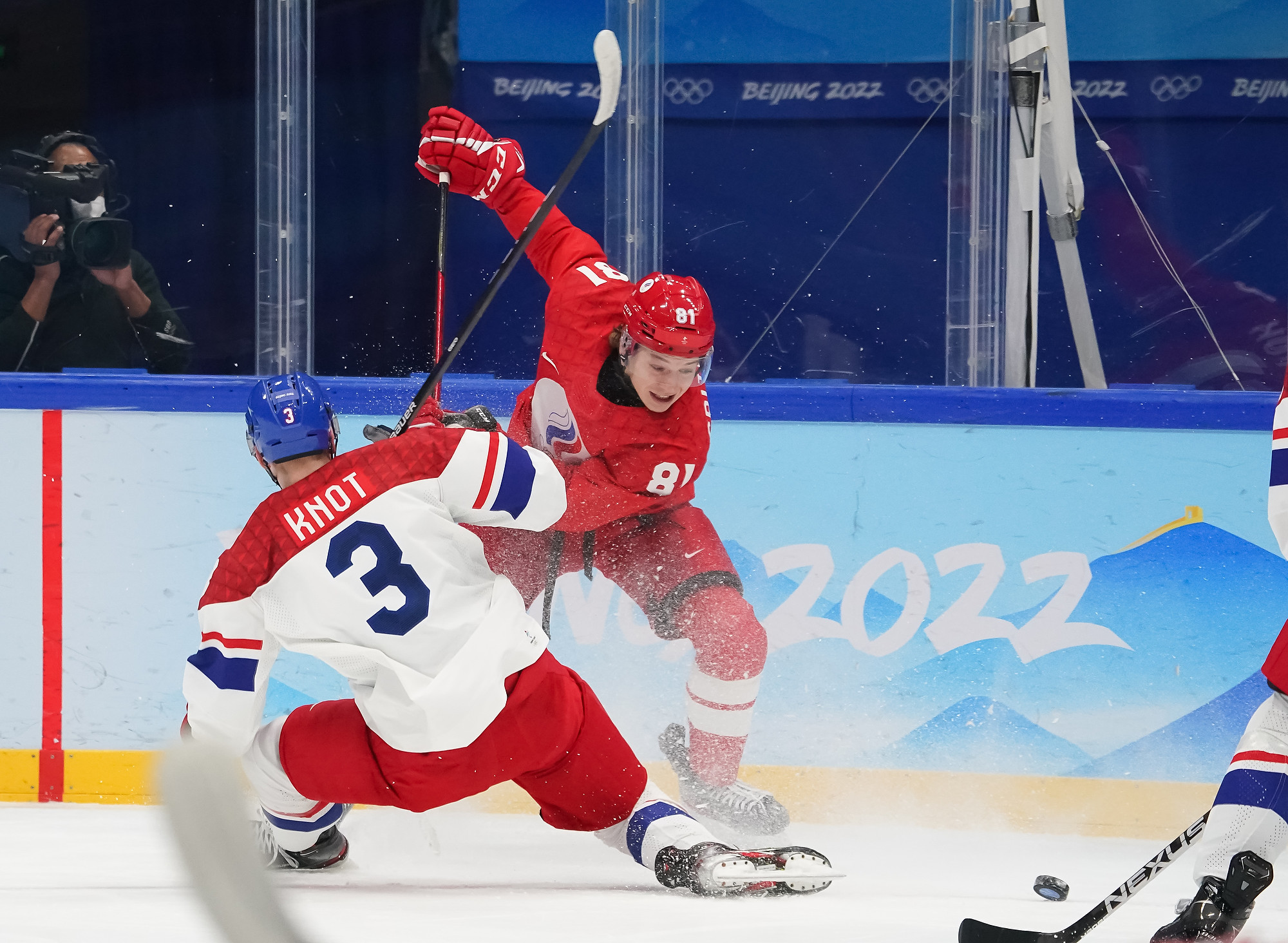 Kunlun Red Star team hot hit on Russian ice 