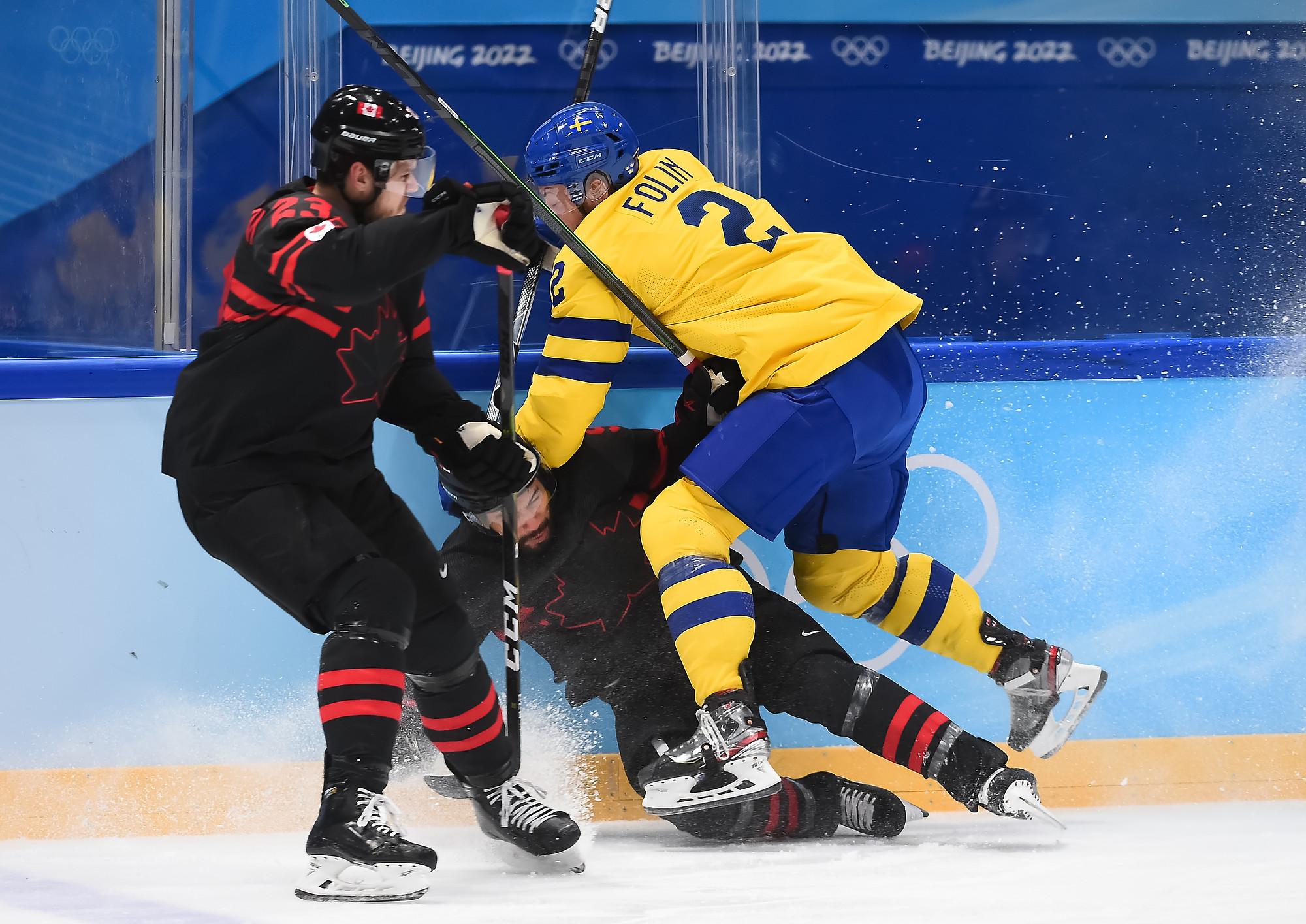 Матч хоккей полуфинал. Швеция и США. Швеция Канада. Швед и канадец.