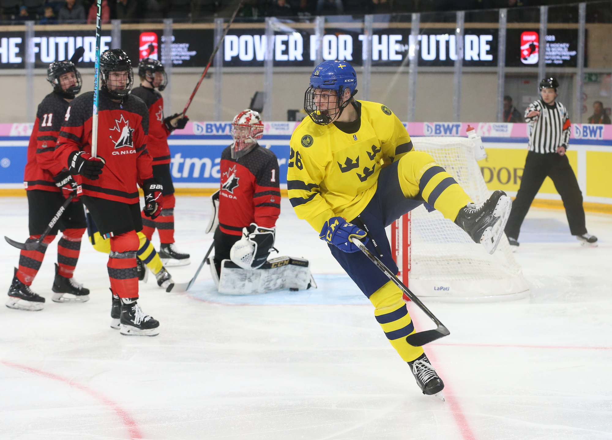 La Suède écrase le Canada dans le match d’ouverture