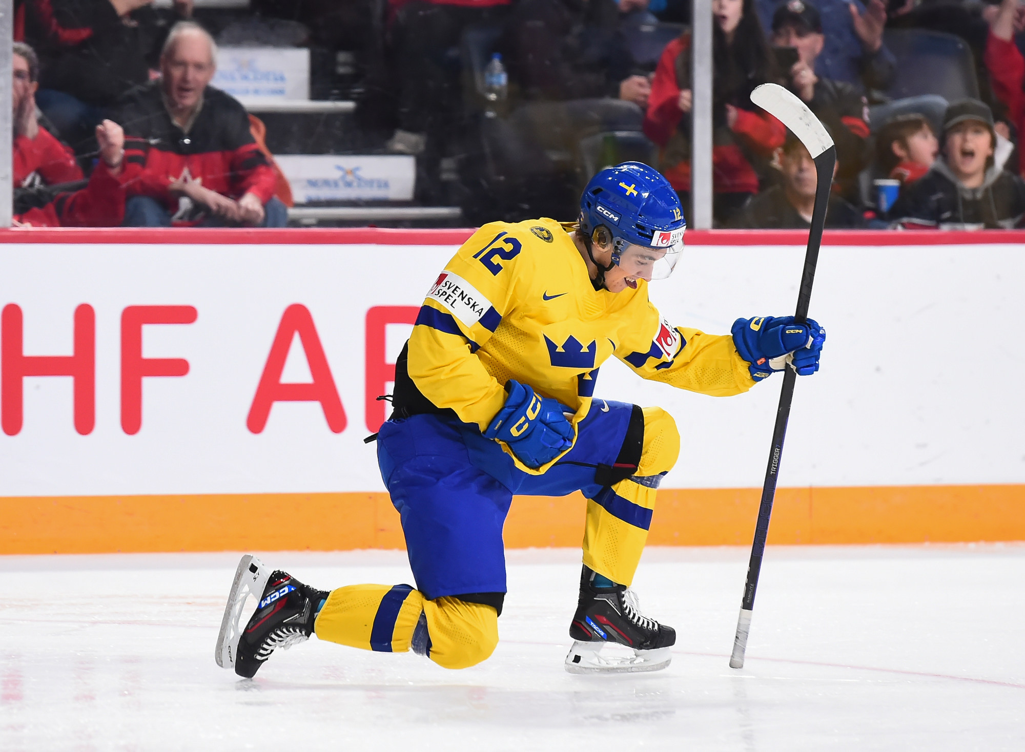 IIHF - U.S. outscores Swedes for bronze in OT