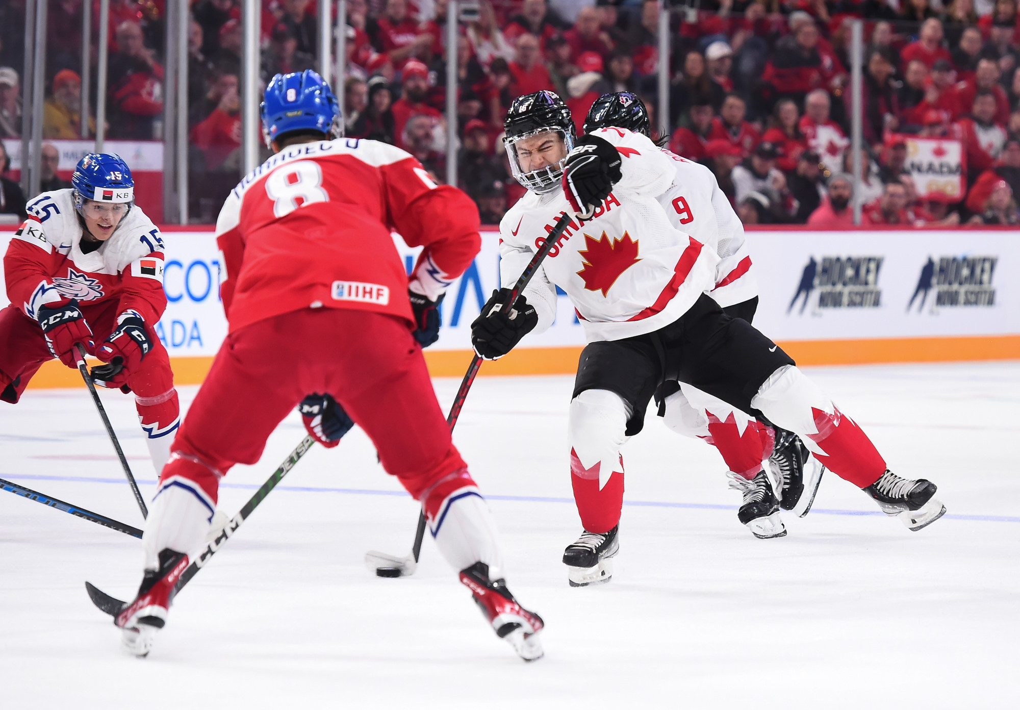 DYLAN GUENTHER GOLDEN GOAL FOR TEAM CANADA! 