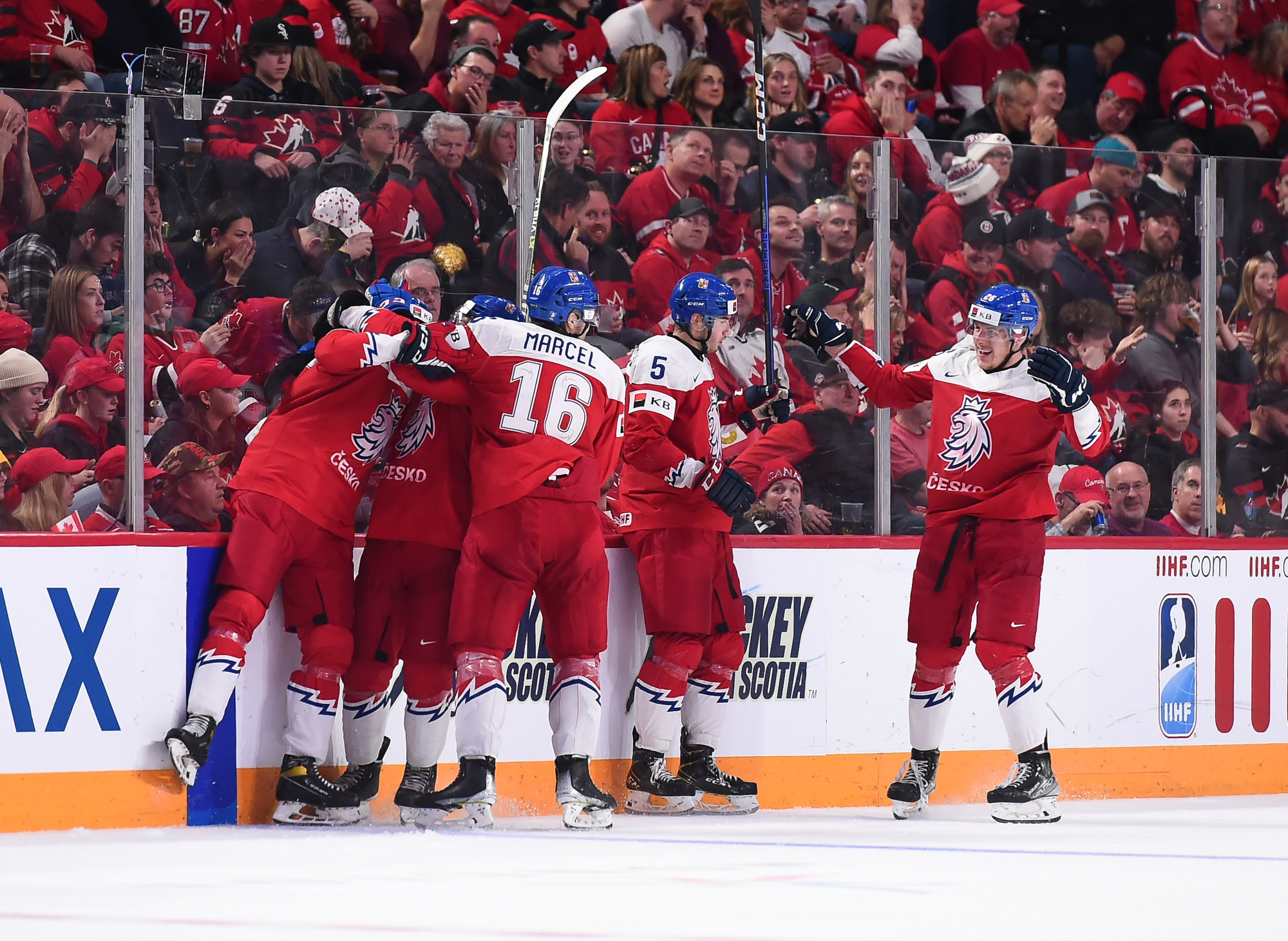 IIHF Guenther scores golden goal