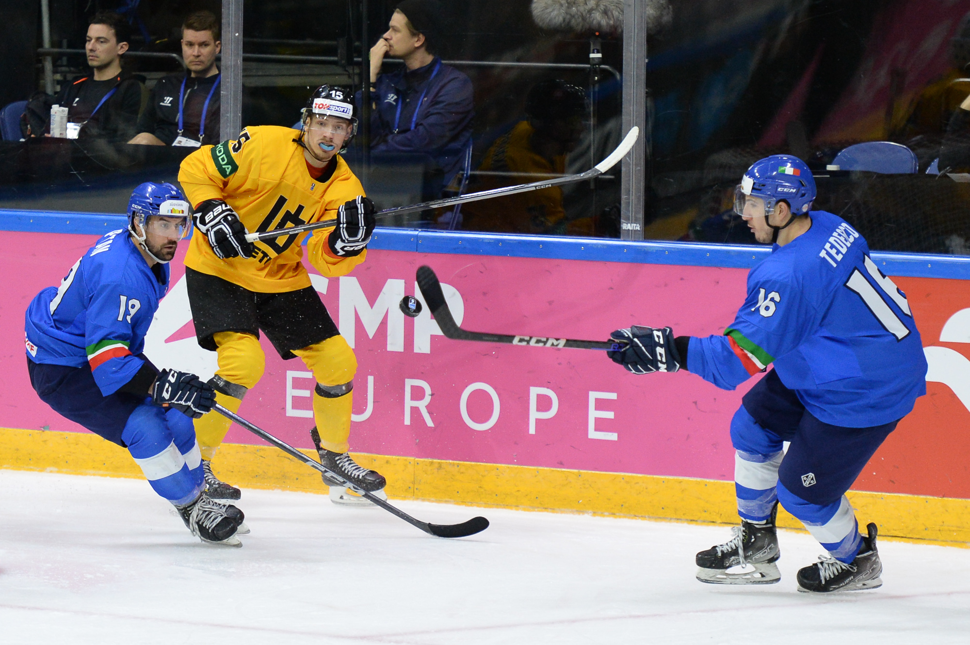 IIHF Italy rebounds after a battle