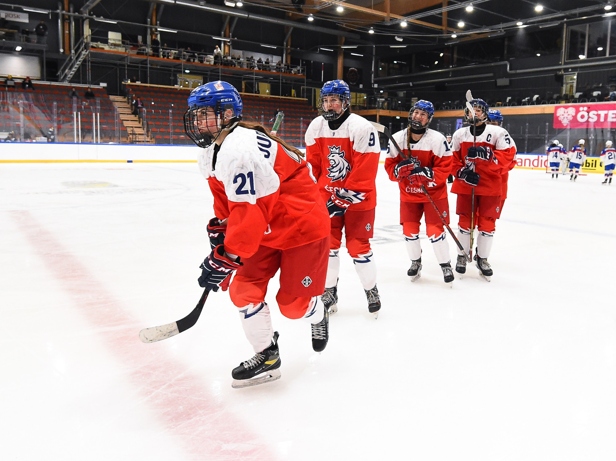 IIHF – Česko vyhralo B-skupinu