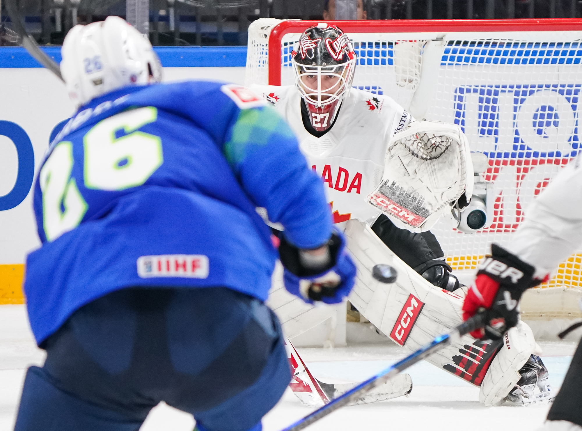 IIHF - Canada squeezes by Slovenia