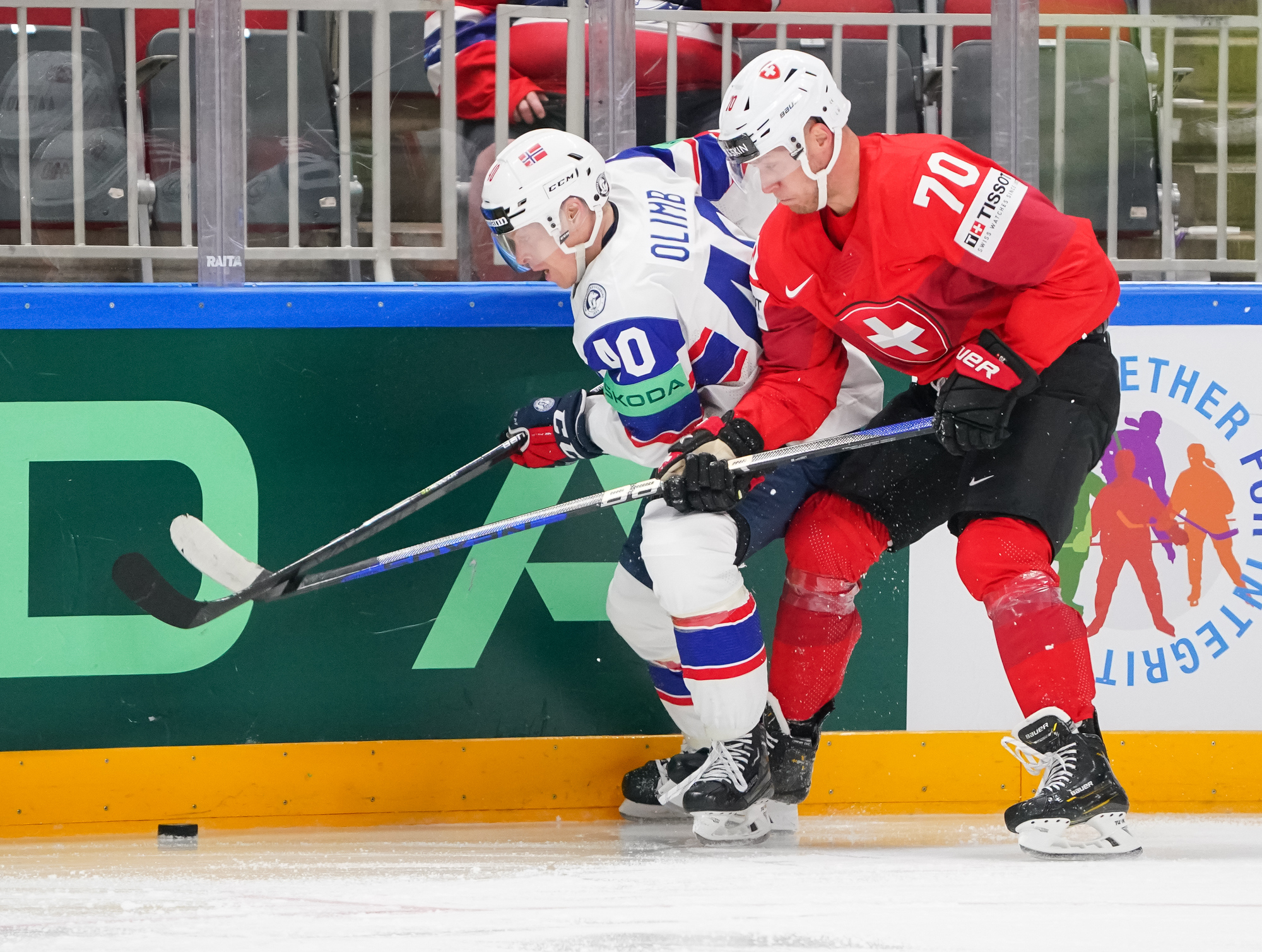 IIHF - Swiss win wide-open opener