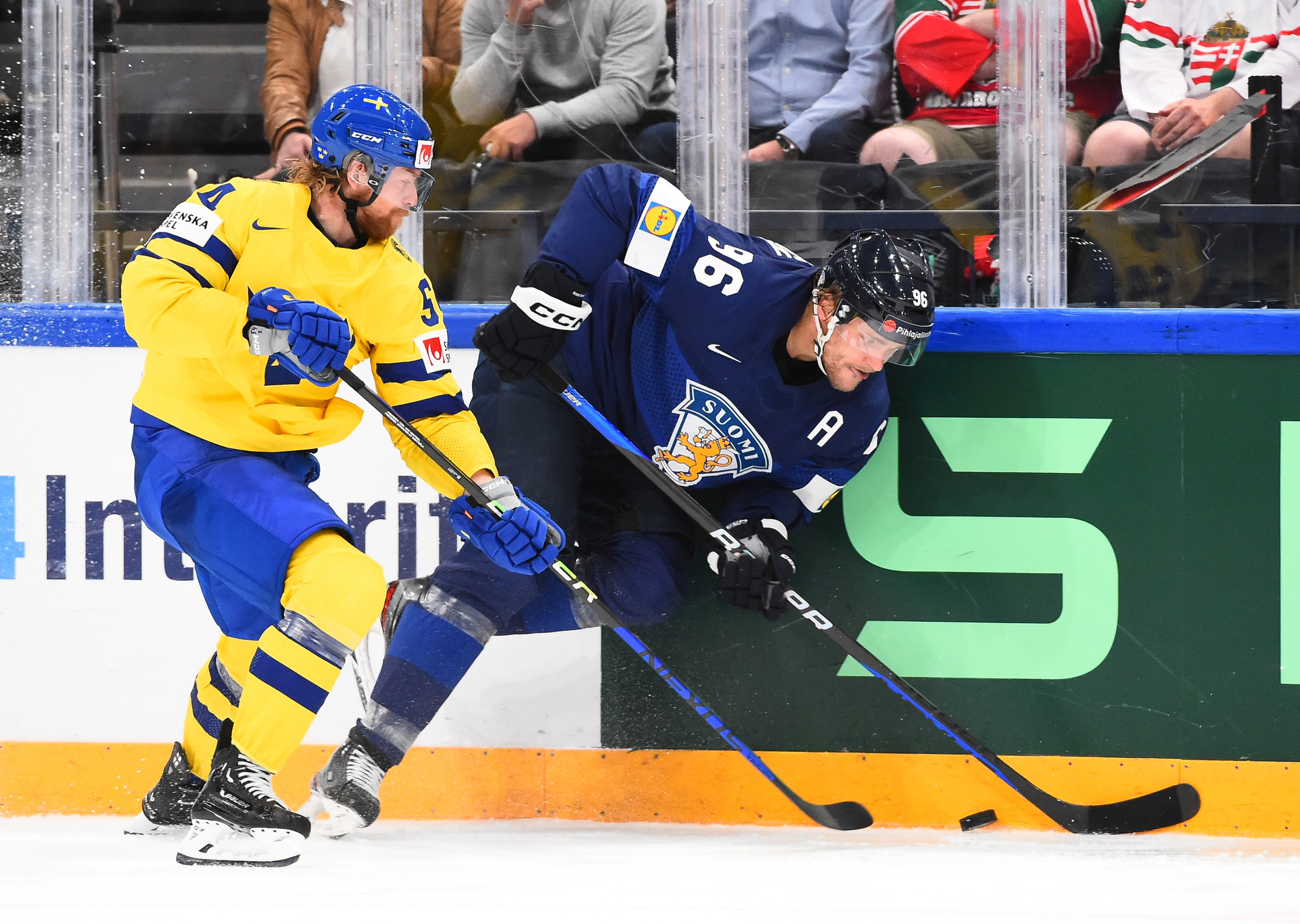 IIHF Sweden shoots Finland down