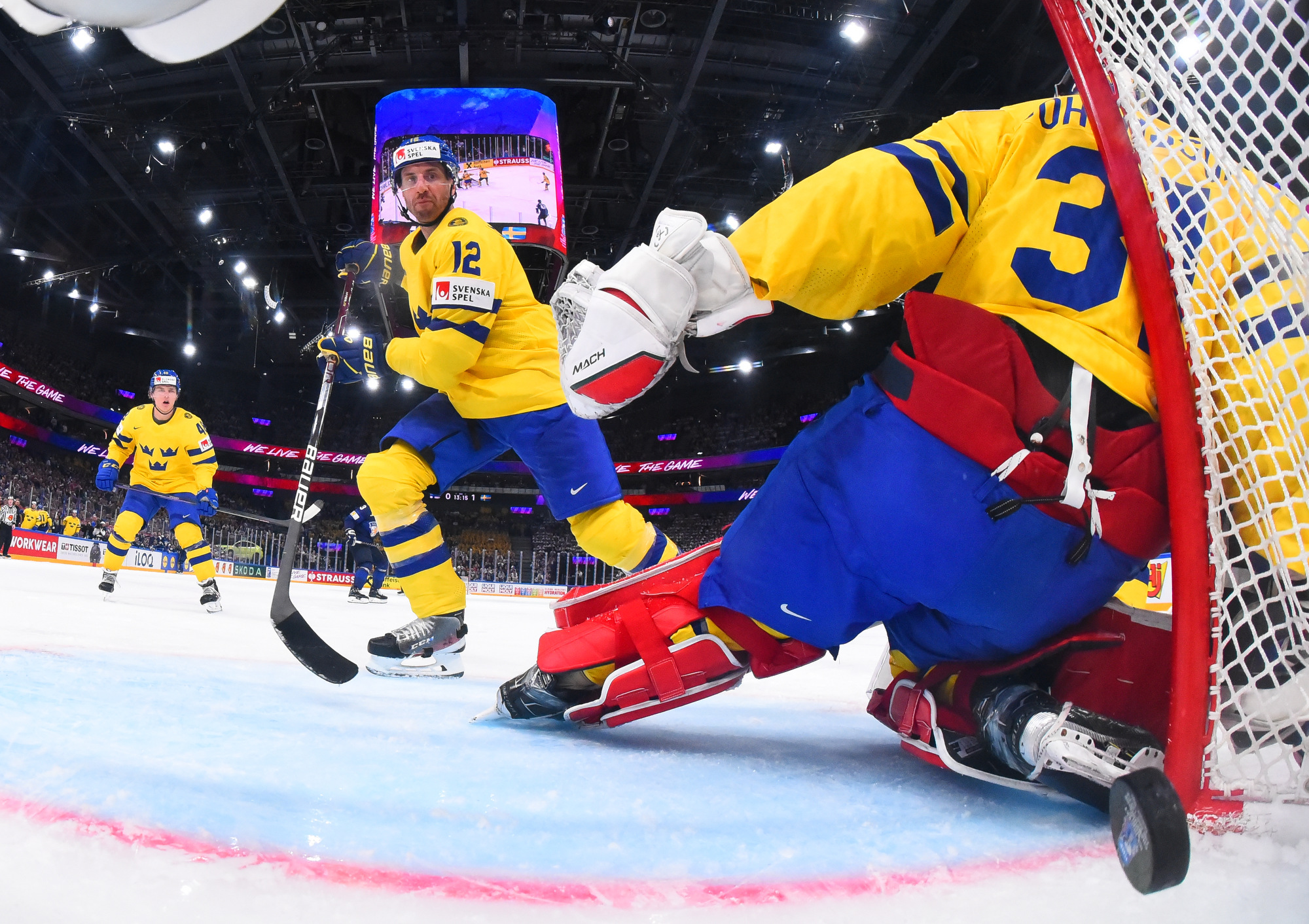 IIHF Sweden shoots Finland down