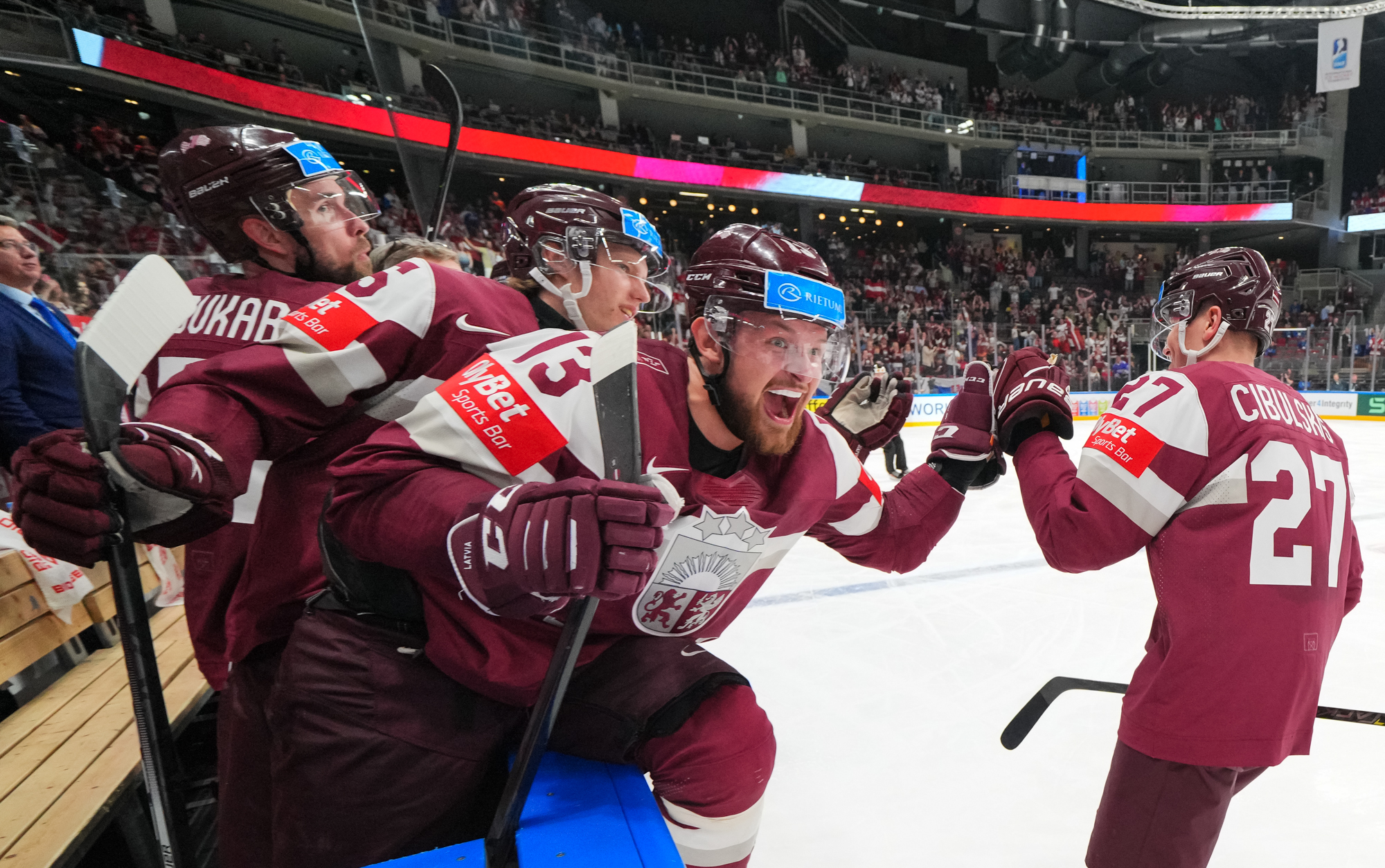 Czechs hand Latvia a heavy defeat at ice hockey worlds / Article