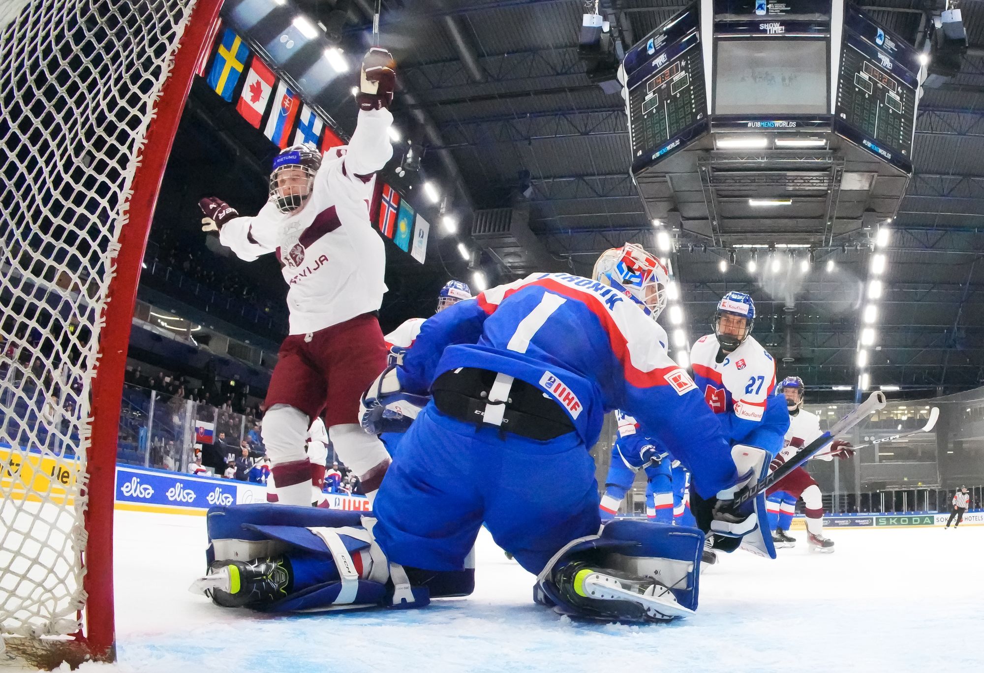 IIHF – Latvija pārsteidz Slovākiju