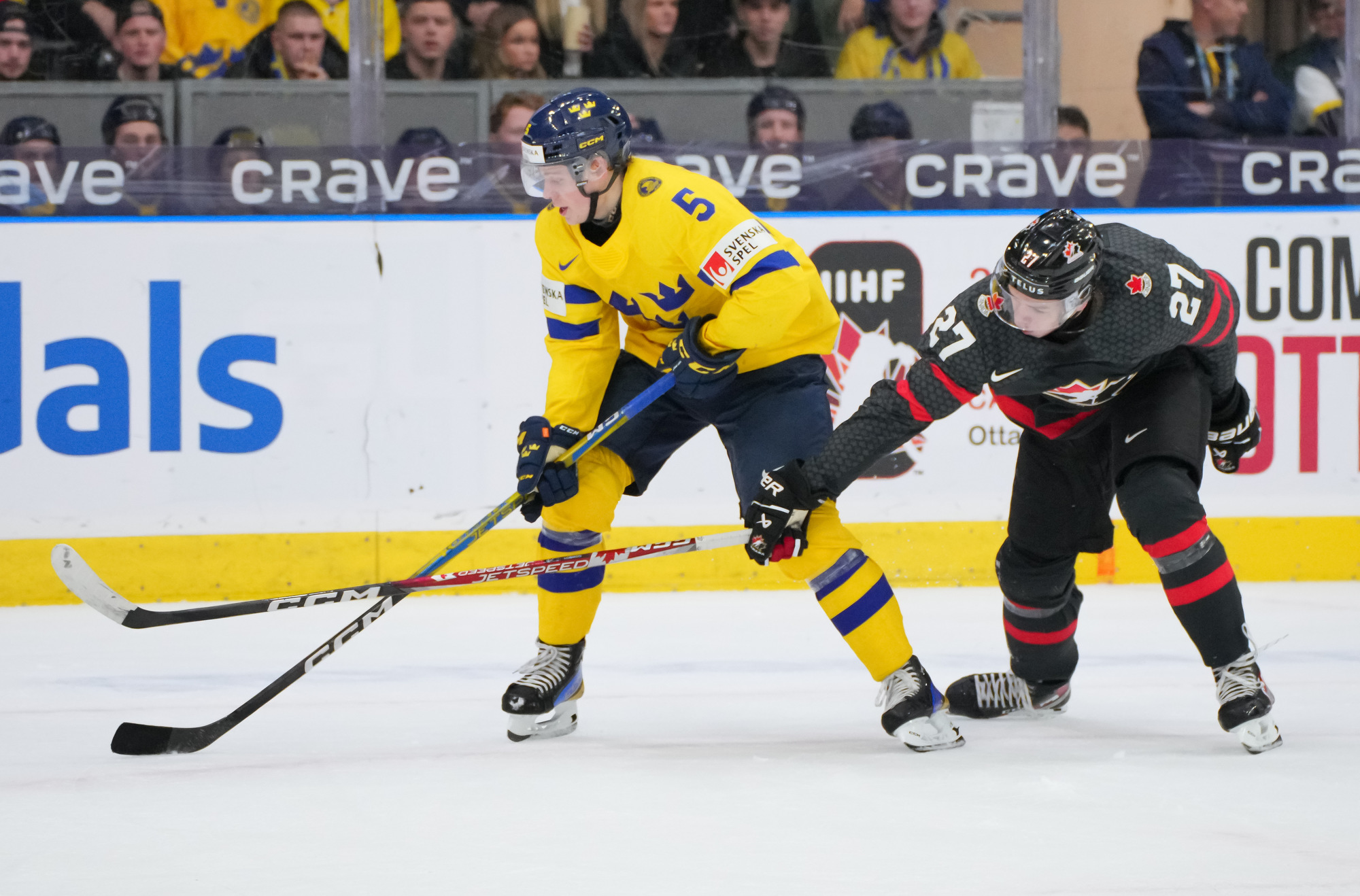 IIHF - Swedes edge Canada in thriller