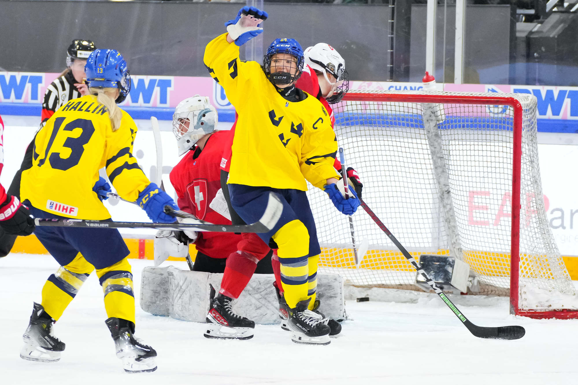 IIHF Swedes spoil Swiss homeice party