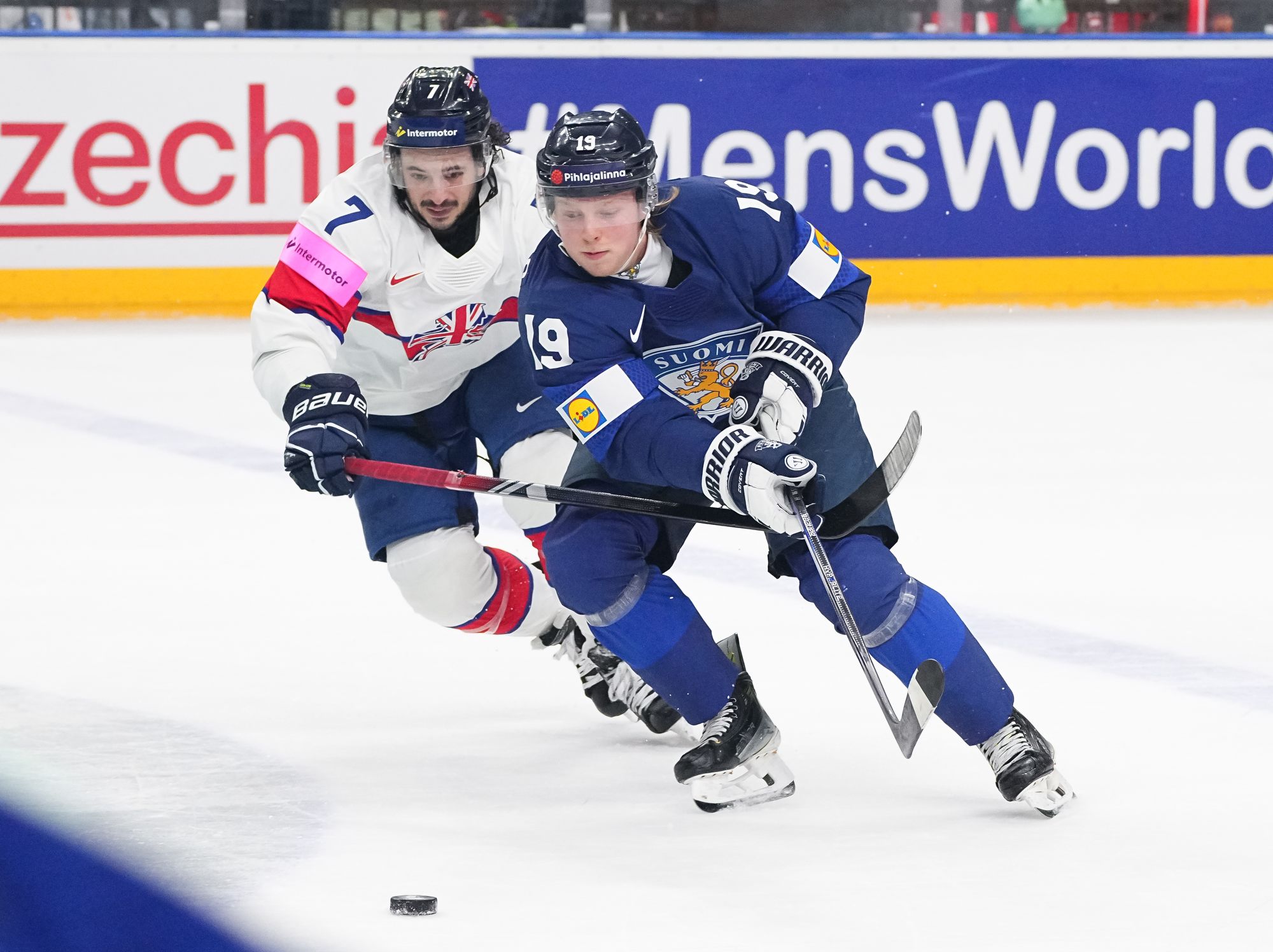 IIHF Slovaks send message with big win