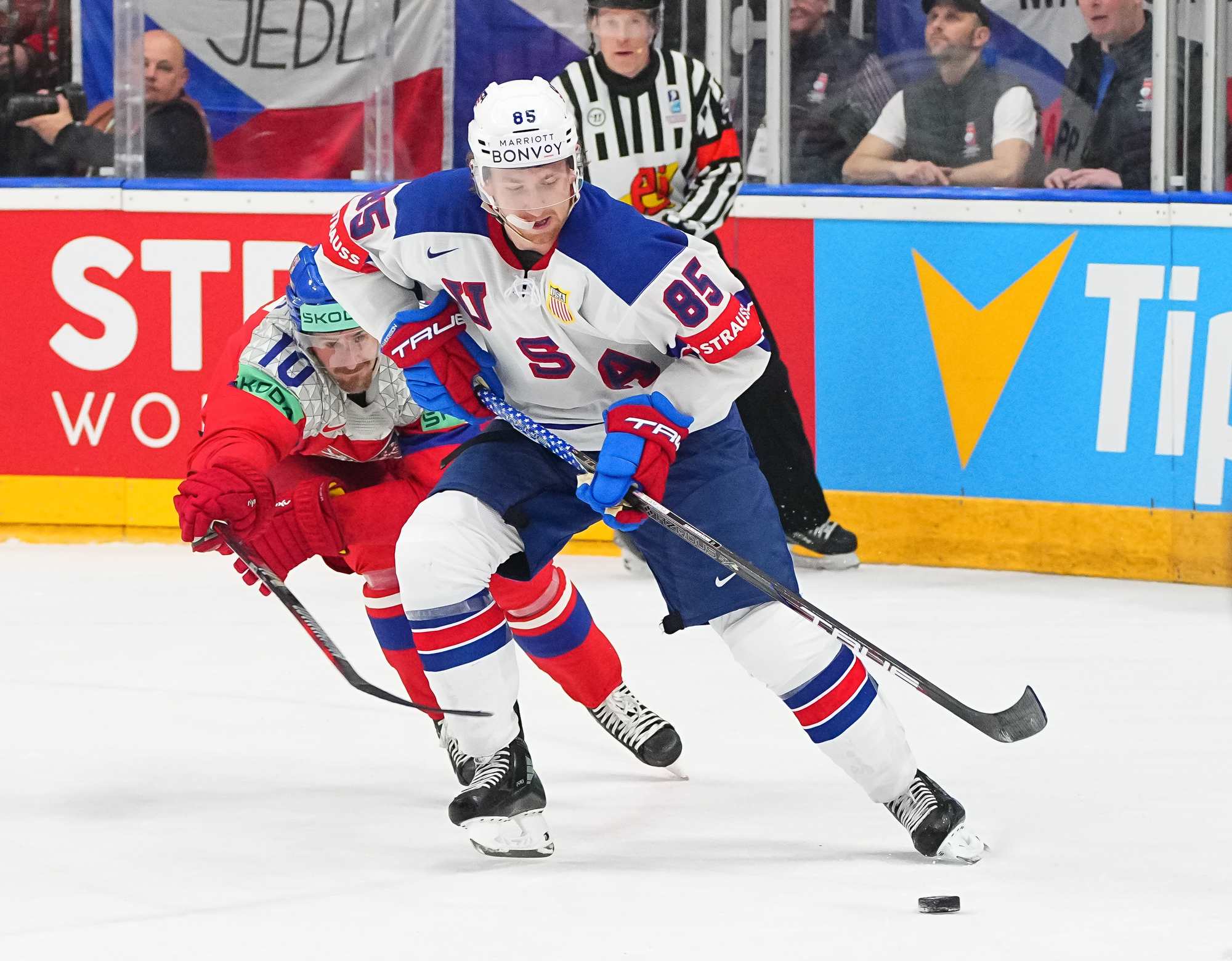 IIHF - Czechs march on