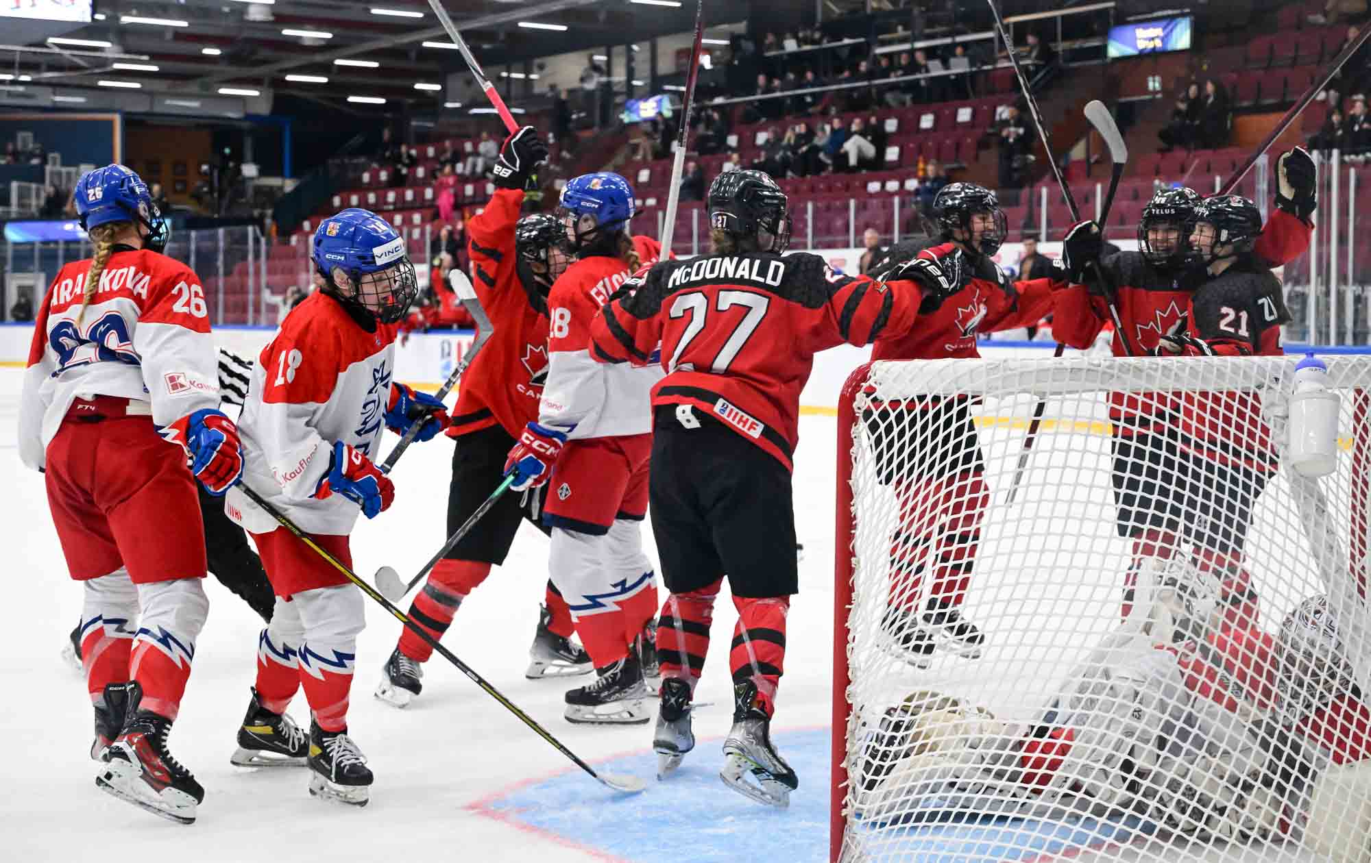IIHF Canada powers to final
