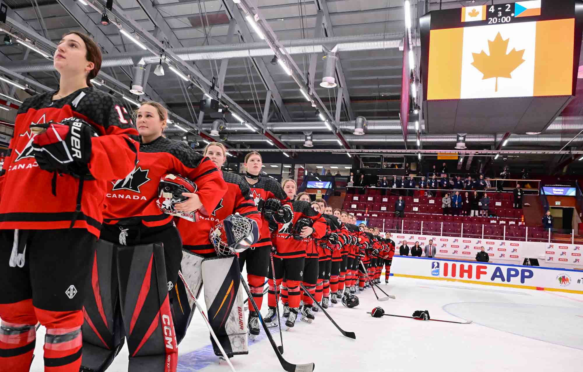 IIHF Canada powers to final