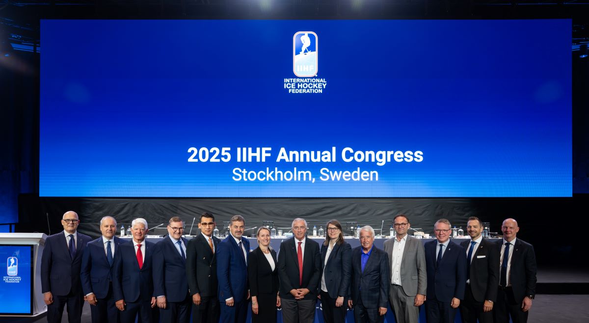www.iihf.com