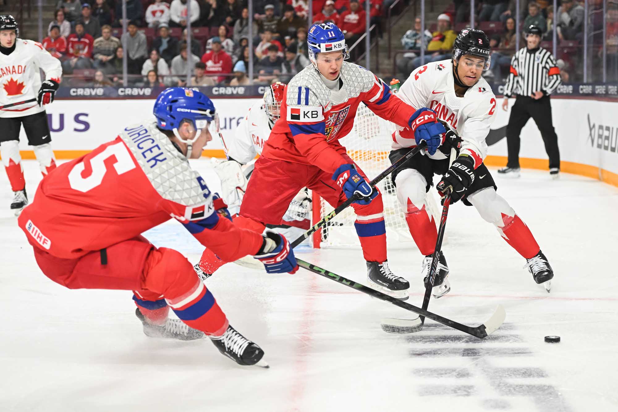 Canada shoots high, beats Czechs - IIHF image